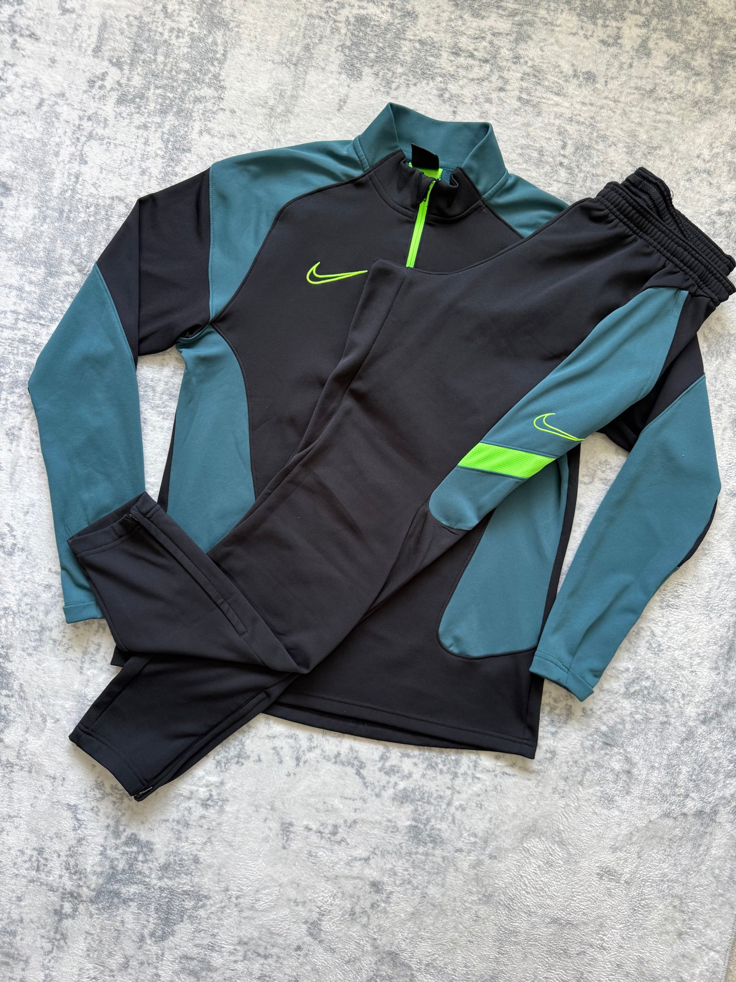 Nike Tracksuit - L