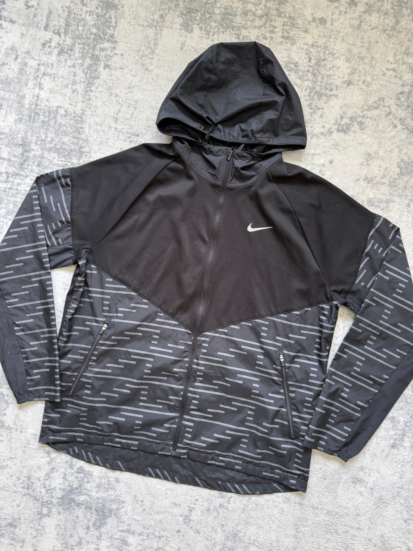 Nike Running Division Reflective Windrunner - L