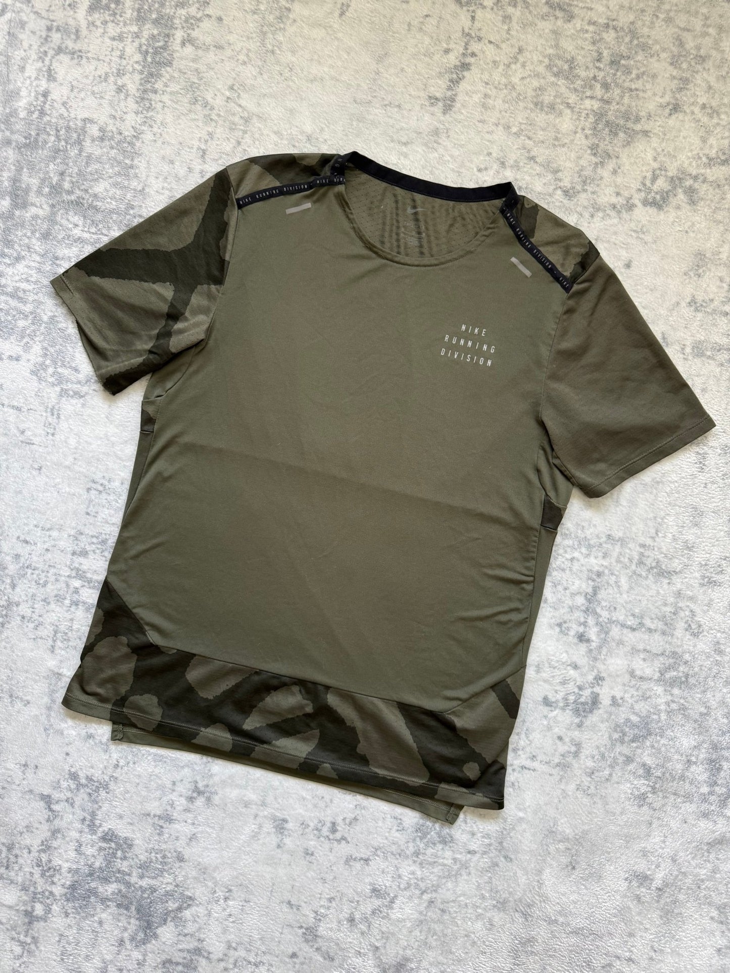 Nike Running Division T Shirt - M - Active Supply