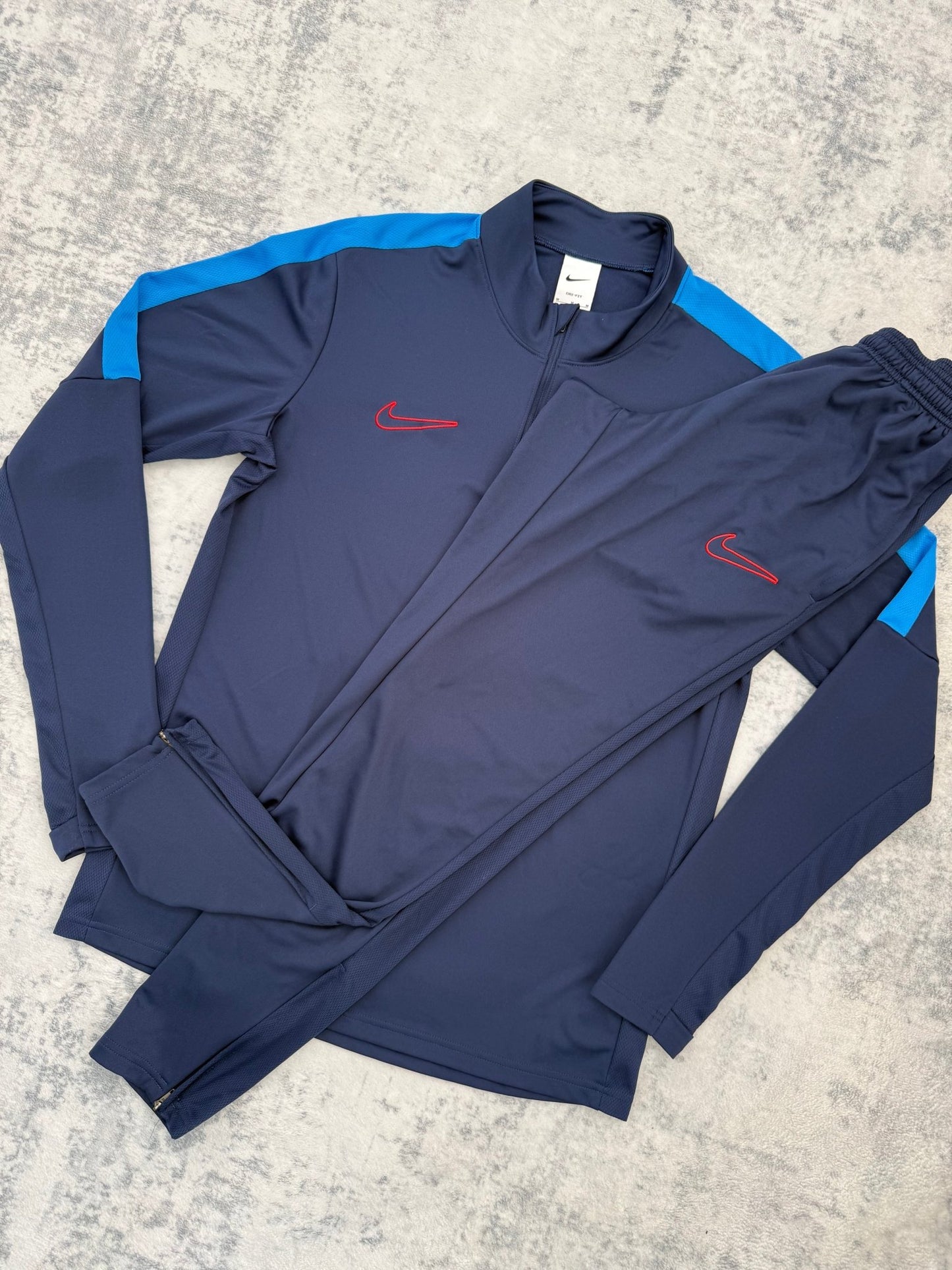 Nike Tracksuit - M - Active Supply