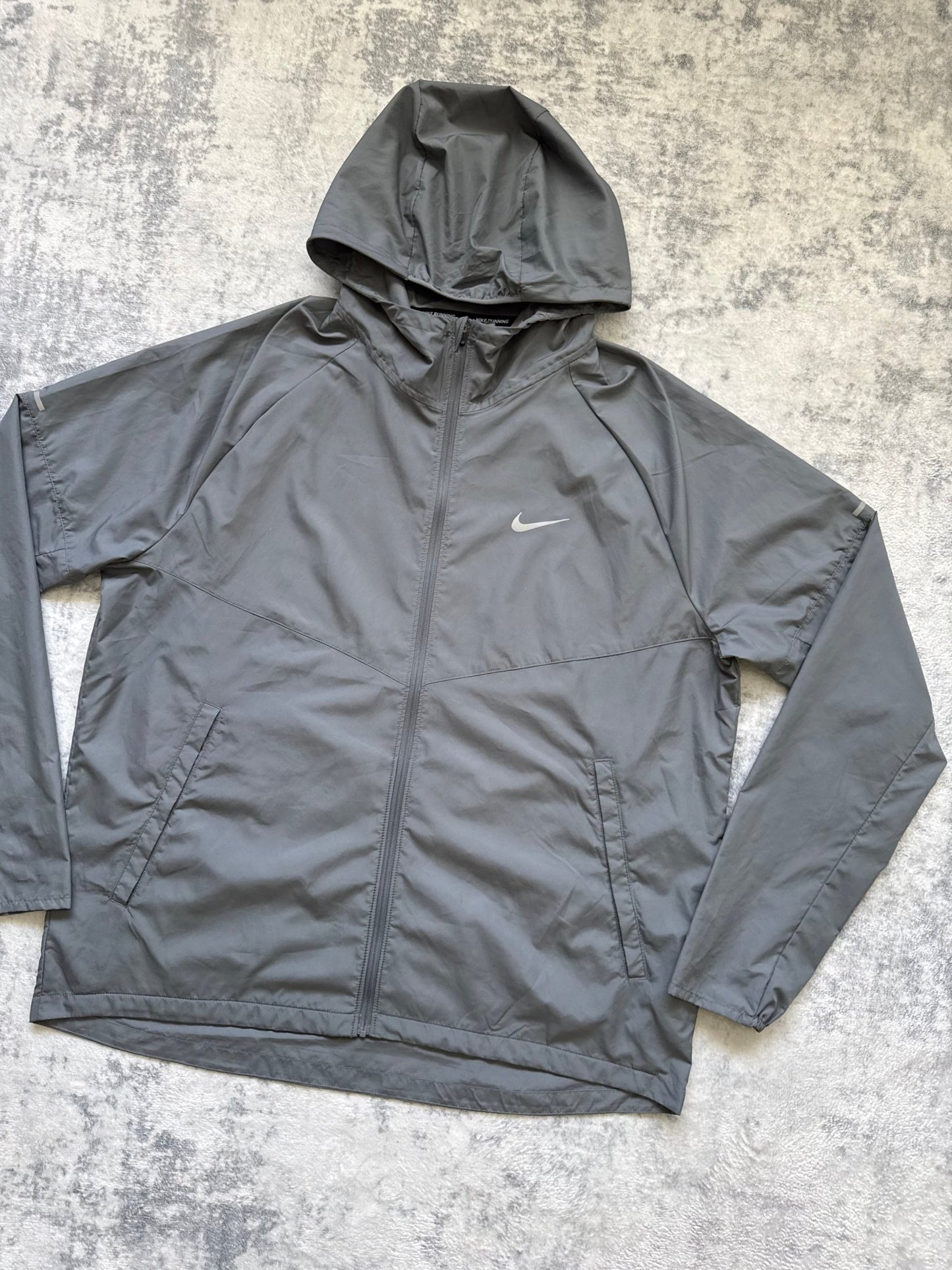 Nike Windrunner - L - Active Supply