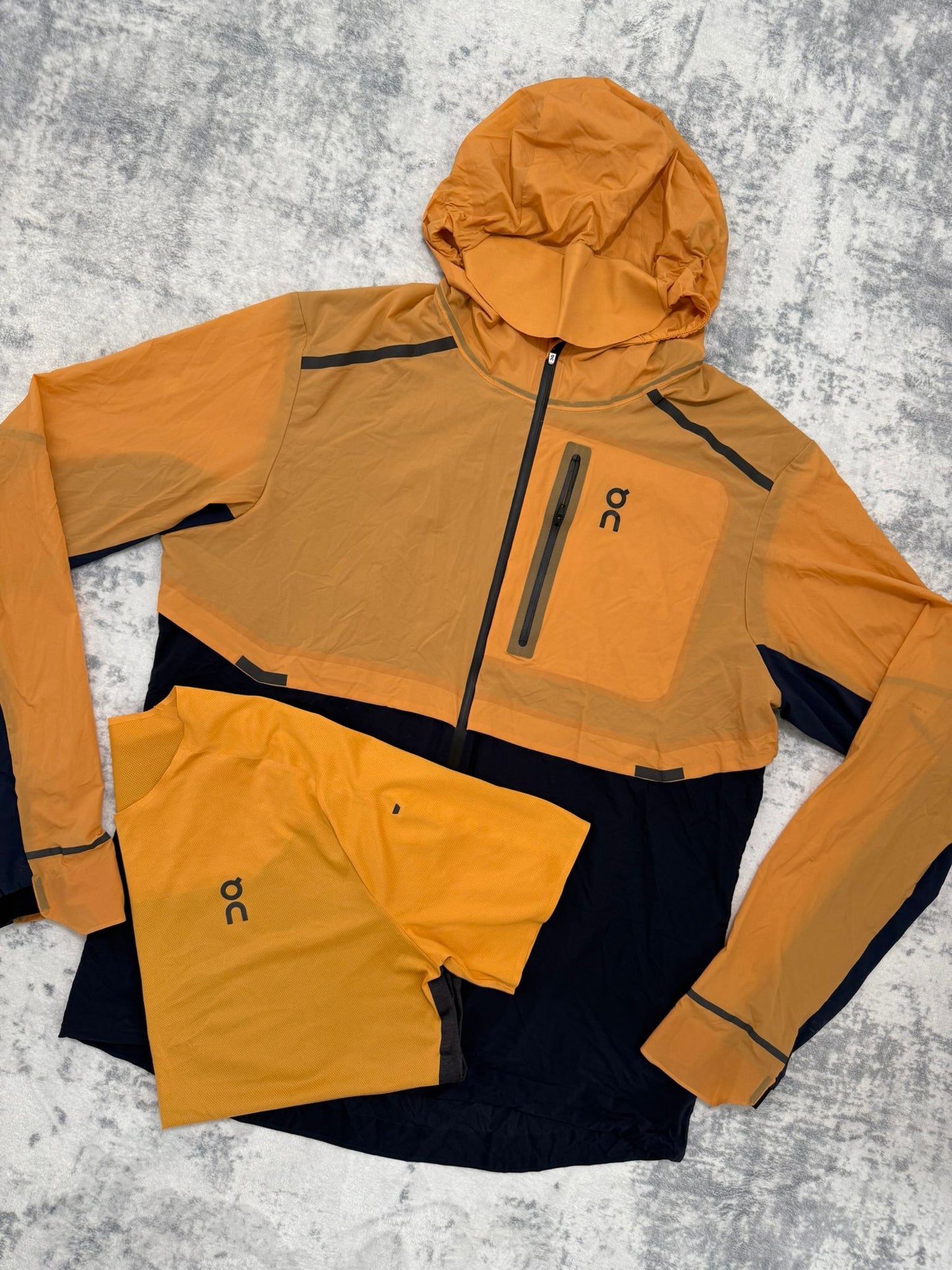 On Cloud Windbreaker & T Shirt - XL/L - Active Supply