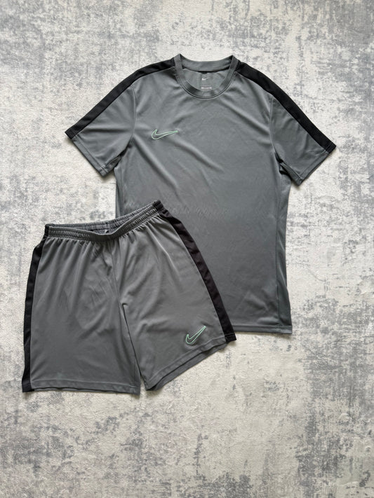 Nike Short Set - L