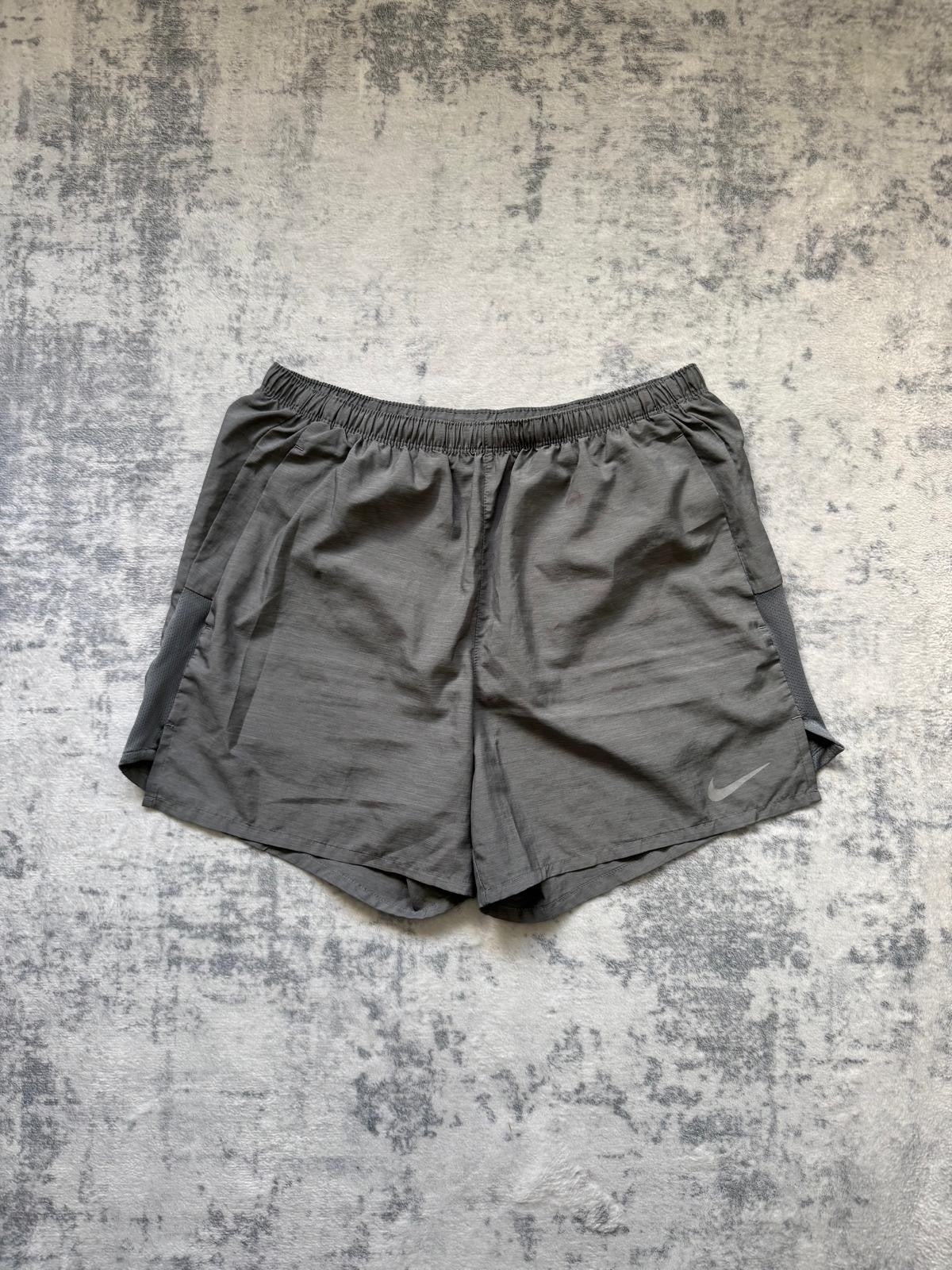 Nike Shorts - M