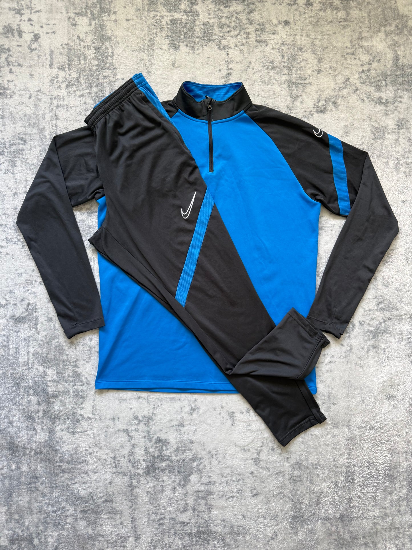 Nike Tracksuit - L