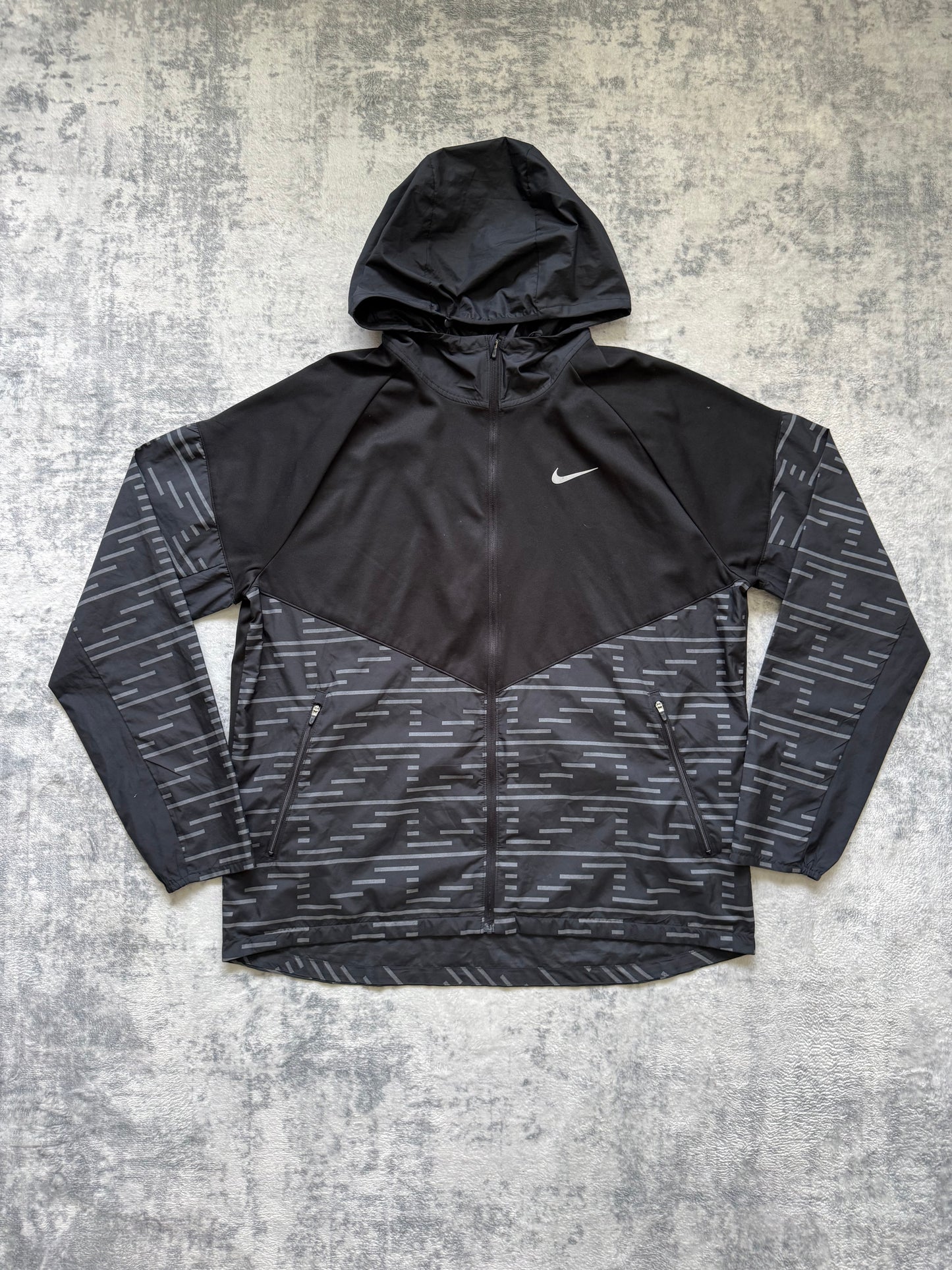 Nike Running Division Reflective Windrunner - L