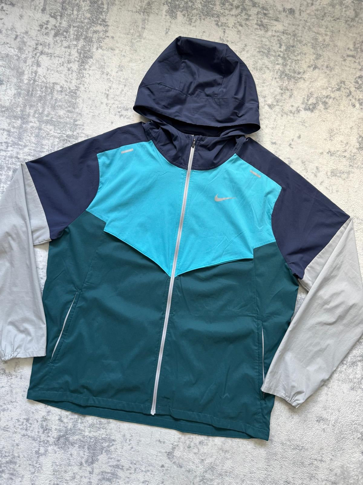 Nike Windrunner - L