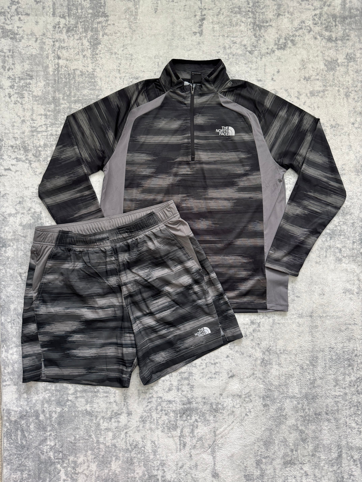 The North Face 1/4 Zip Short Set - L