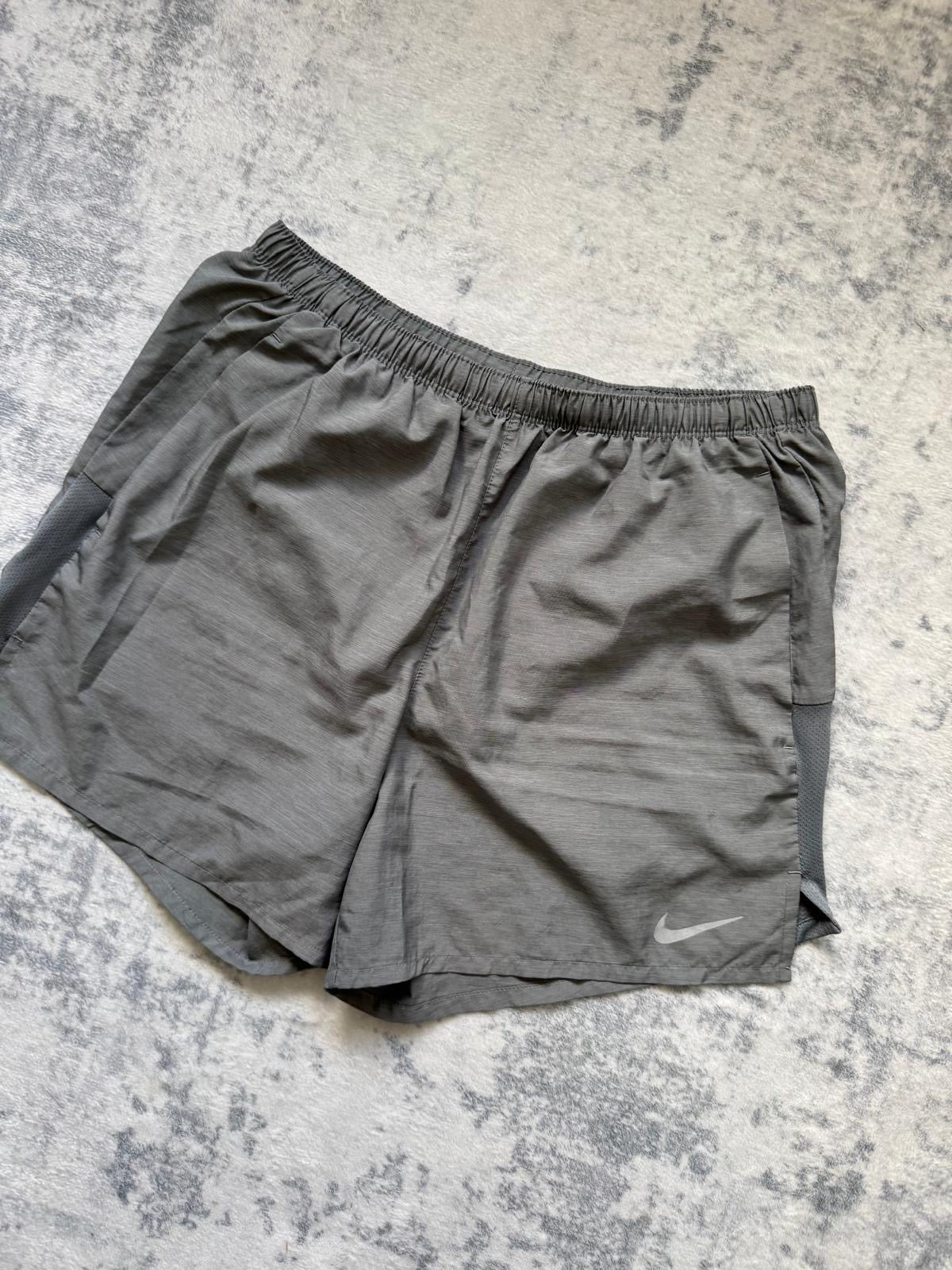 Nike Shorts - M