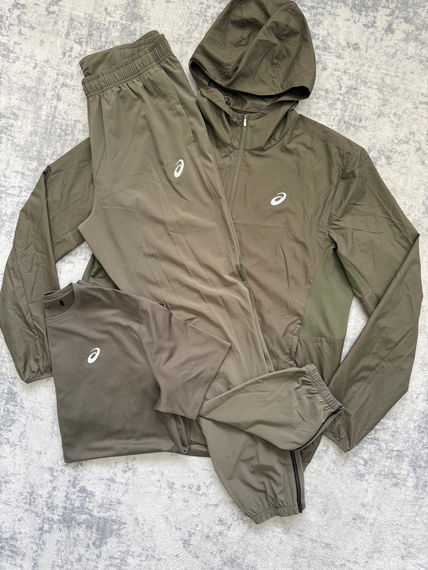 Asics Tracksuit & T Shirt - L/M - Active Supply