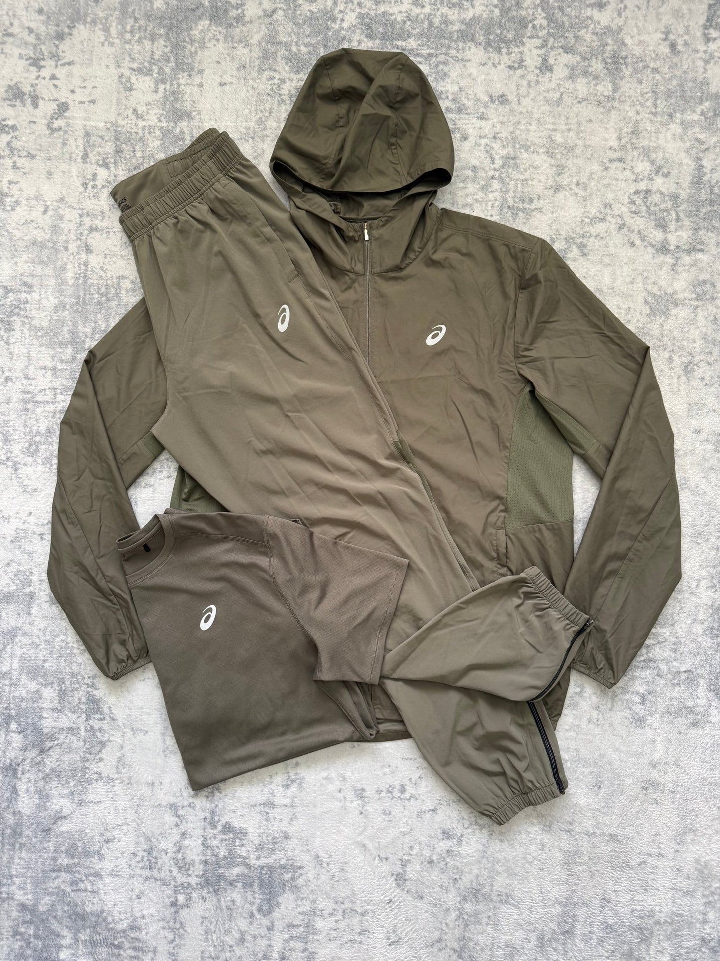 Asics Tracksuit & T Shirt - L/M - Active Supply