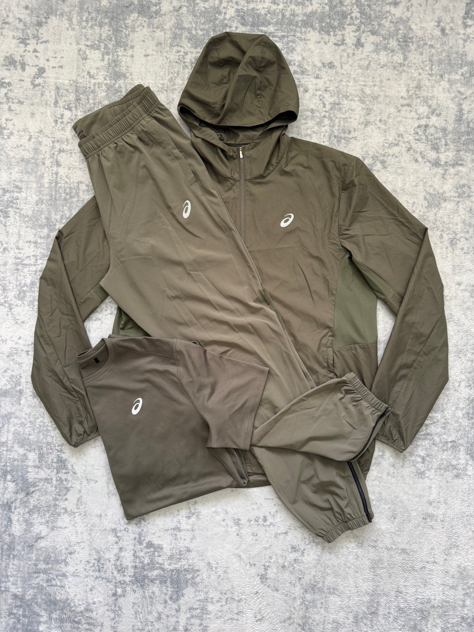 Asics Tracksuit & T Shirt - L/M - Active Supply
