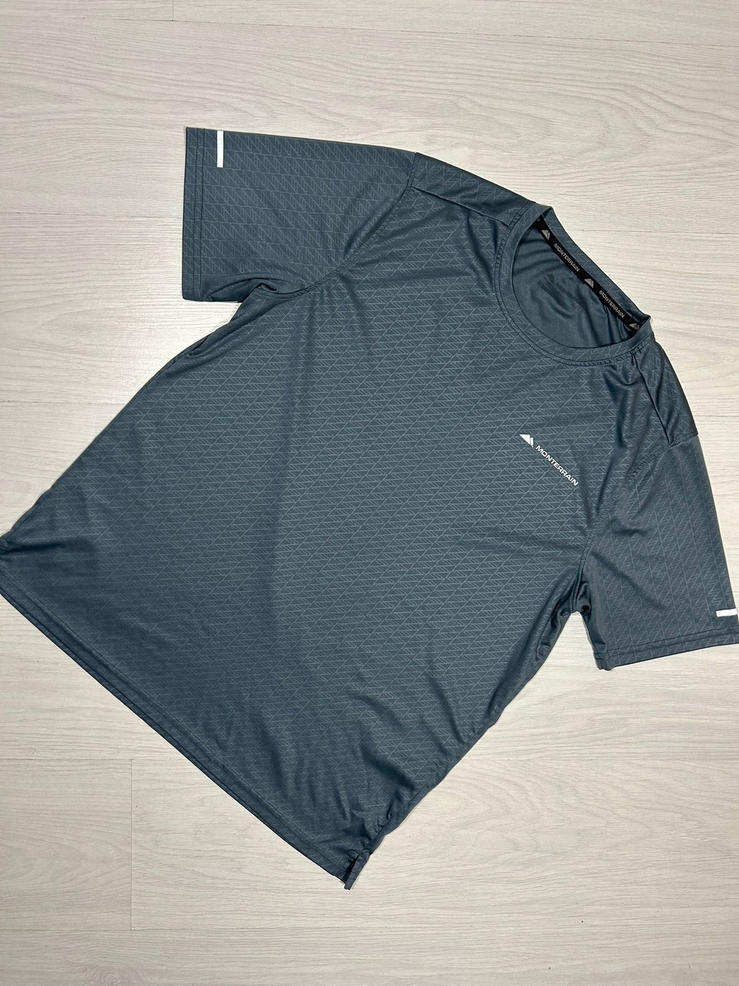 Monterrain T Shirt - L - Active Supply