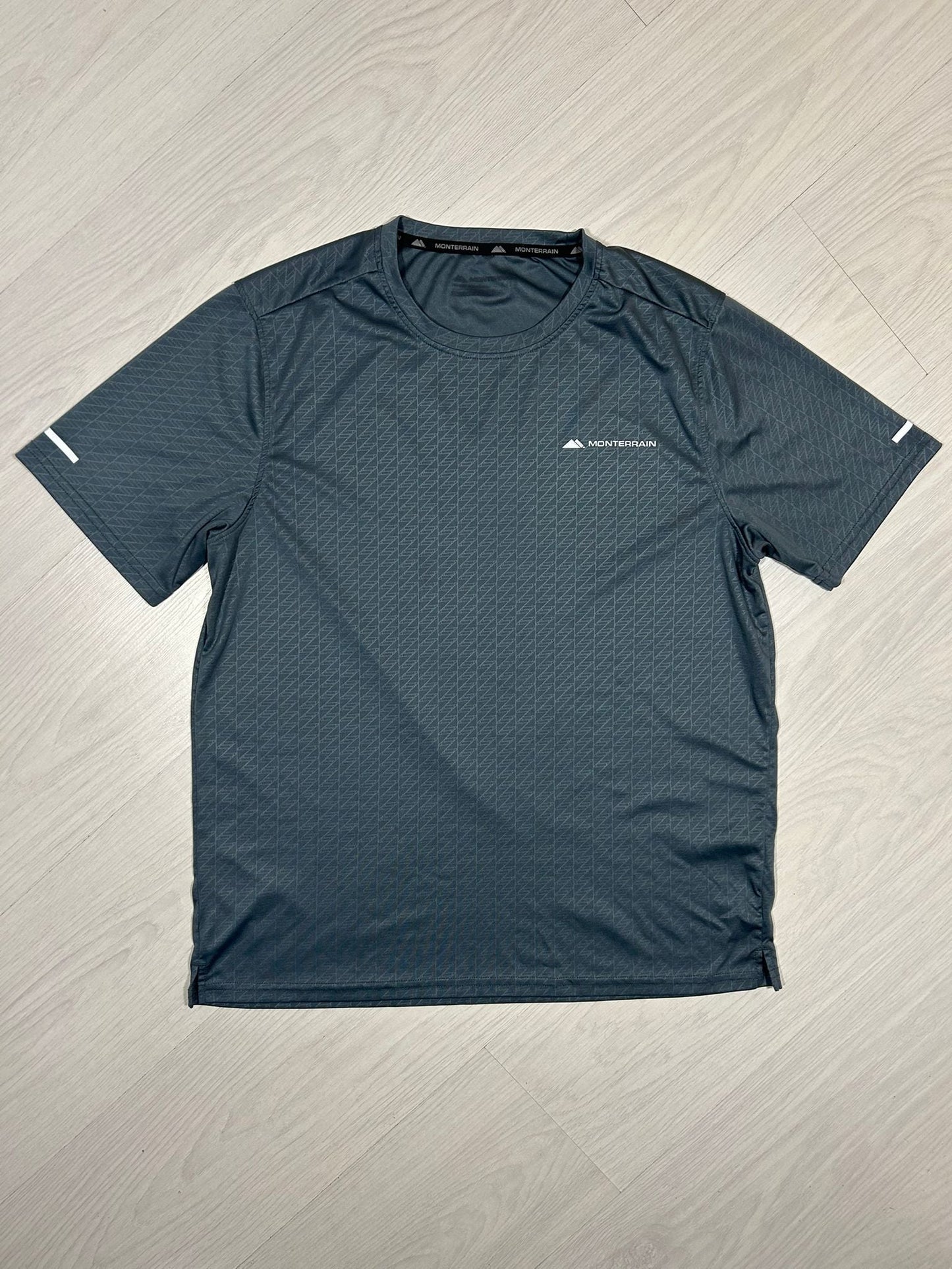 Monterrain T Shirt - L - Active Supply