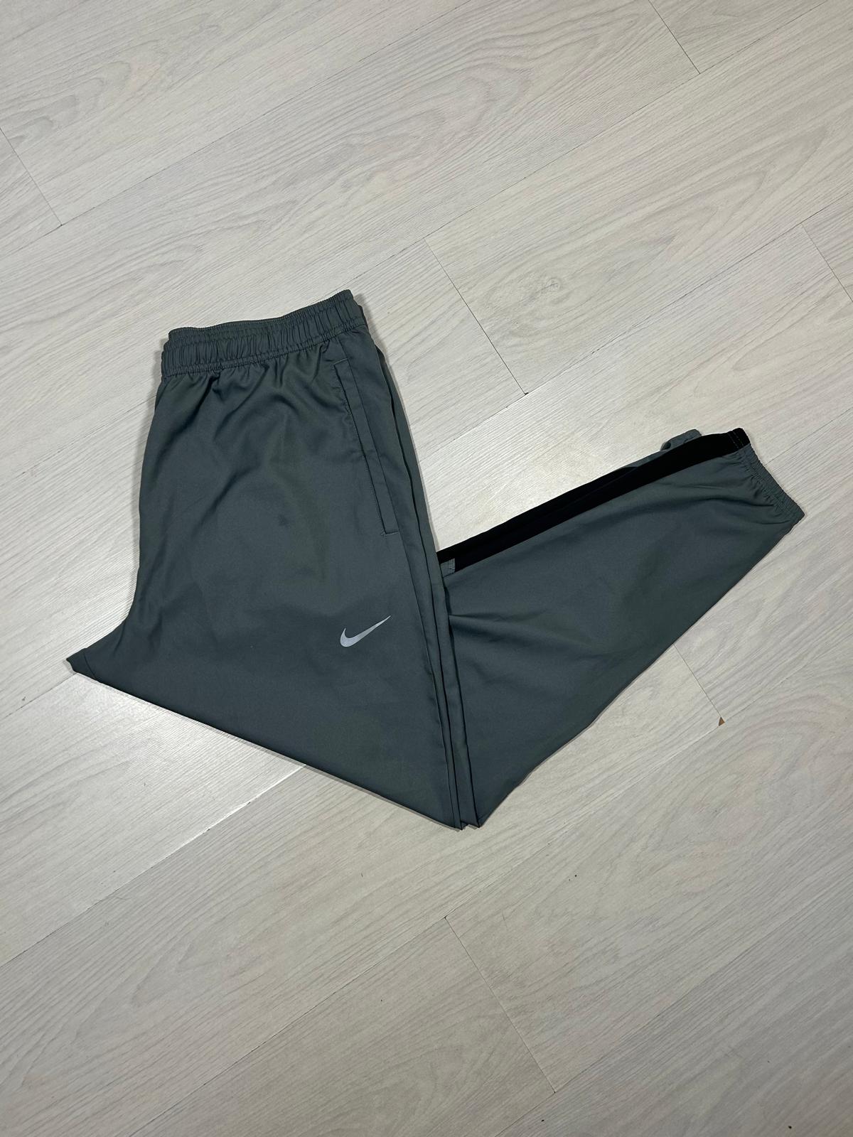 Nike Bottom - L - Active Supply