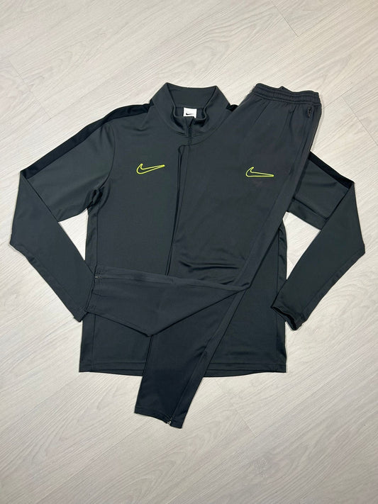 Nike Dri Fit Tracksuit - M - Active Supply