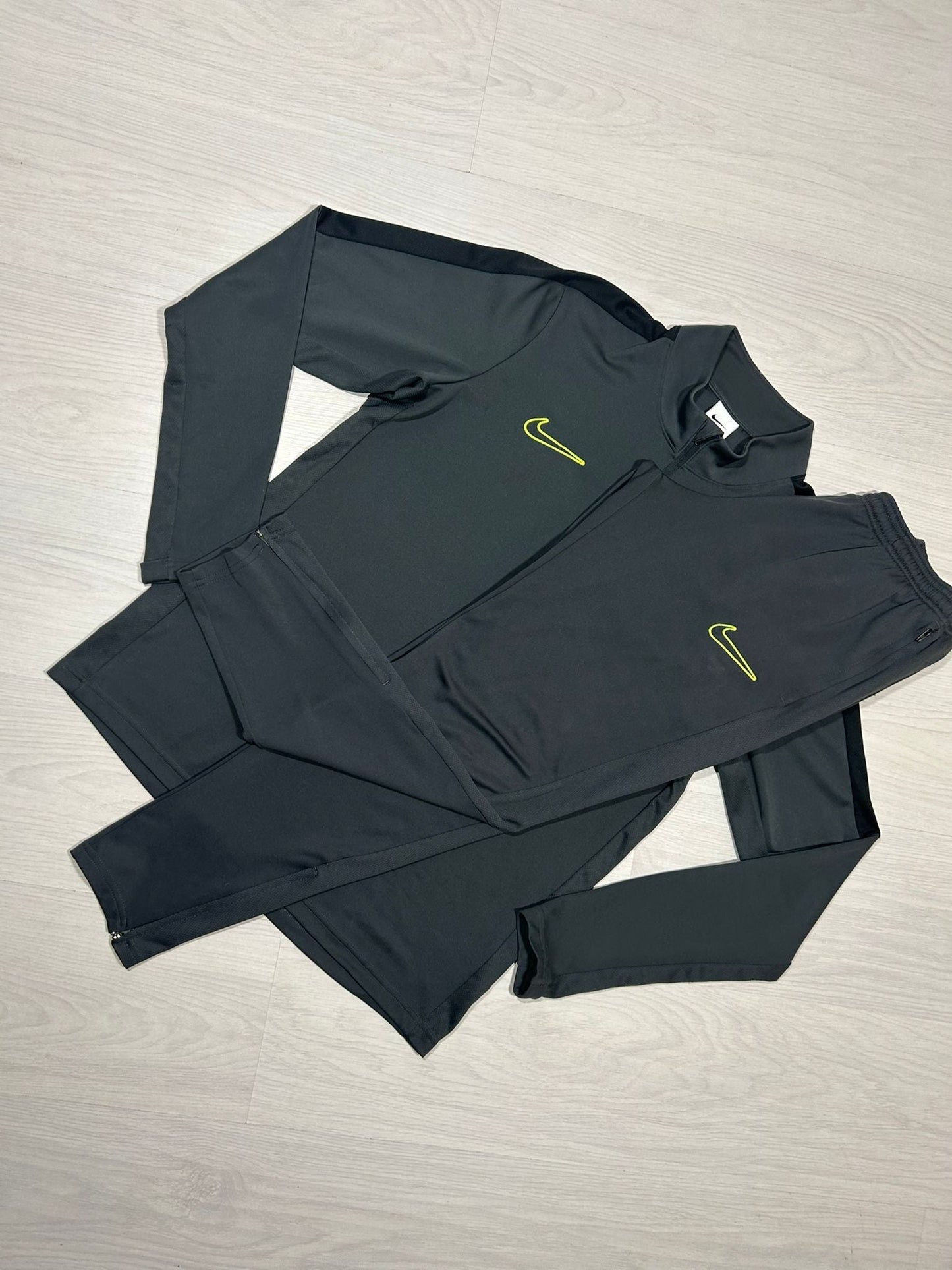 Nike Dri Fit Tracksuit - M - Active Supply