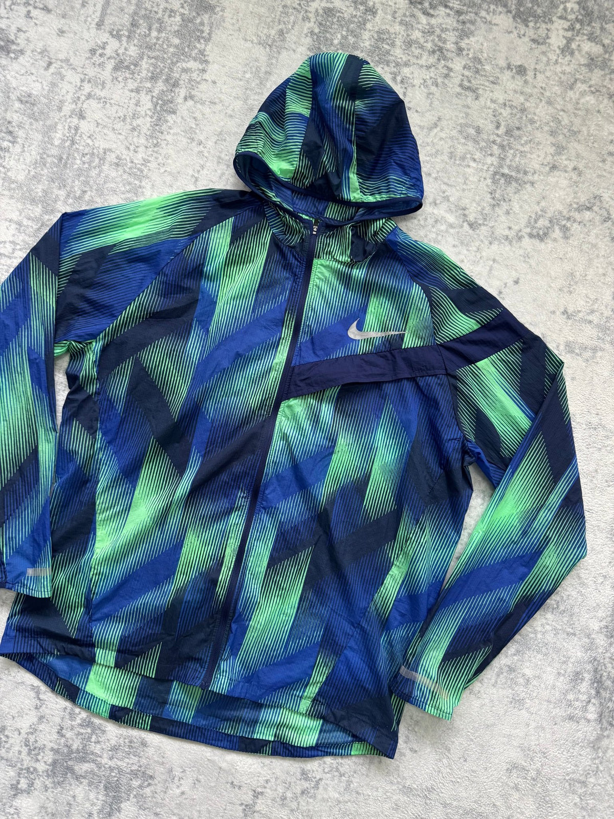 Nike Impossibly Light Jacket - L - Active Supply