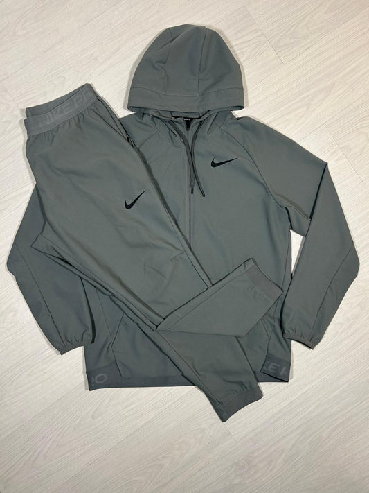 Nike Pro Tracksuit - L - Active Supply