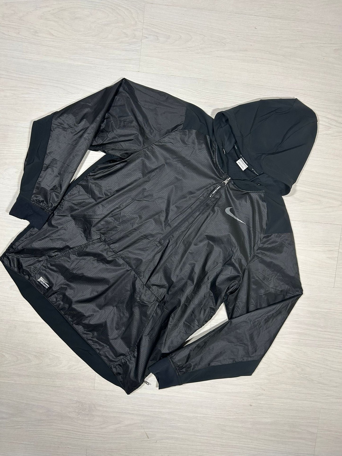 Nike Pro Windbreaker - L - Active Supply