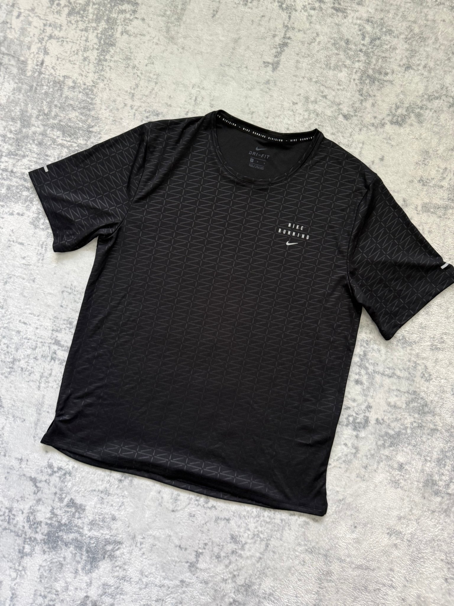 Nike Running Division T Shirt - M - Active Supply