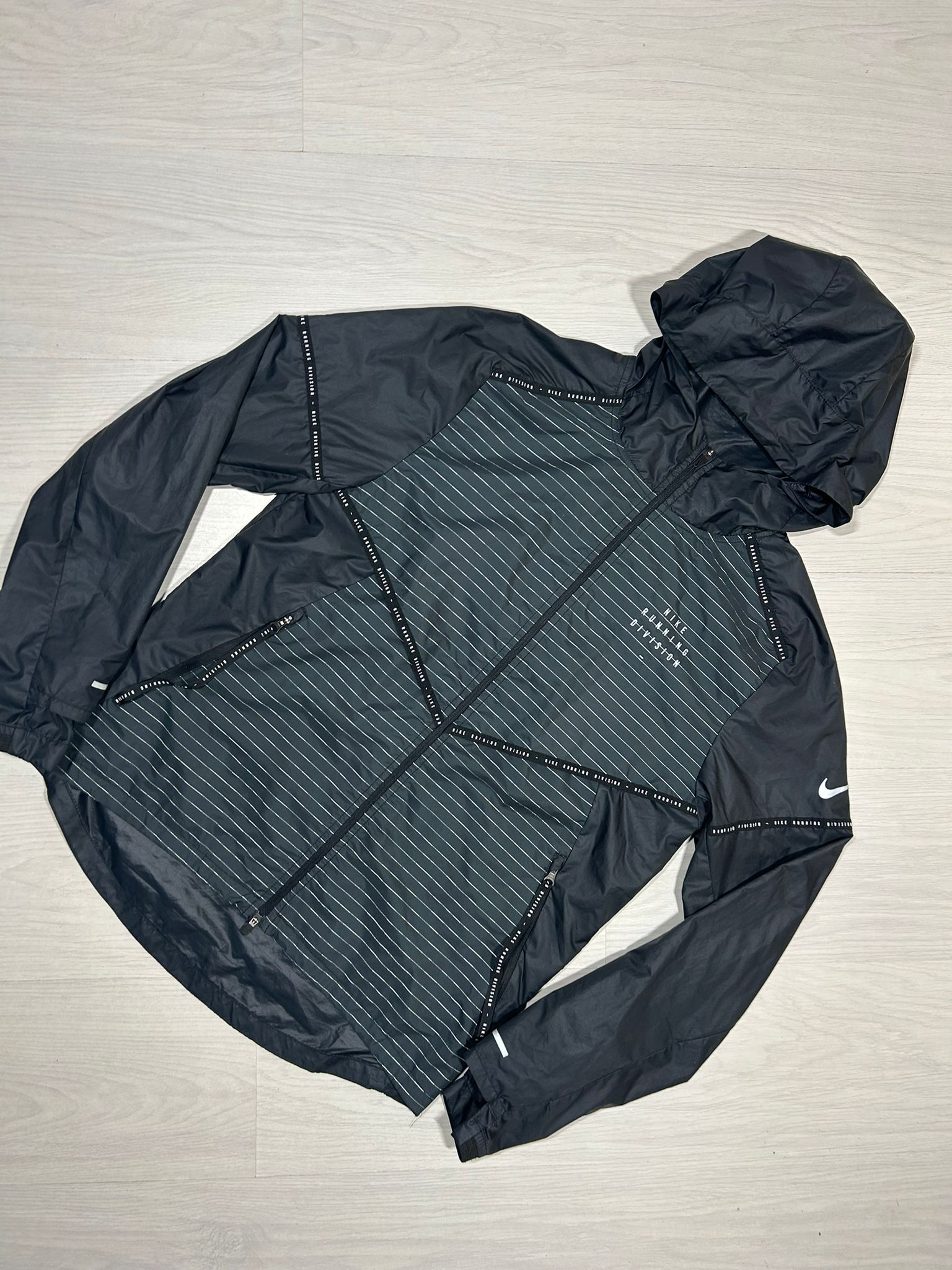 Nike Running Division Windbreaker - S - Active Supply