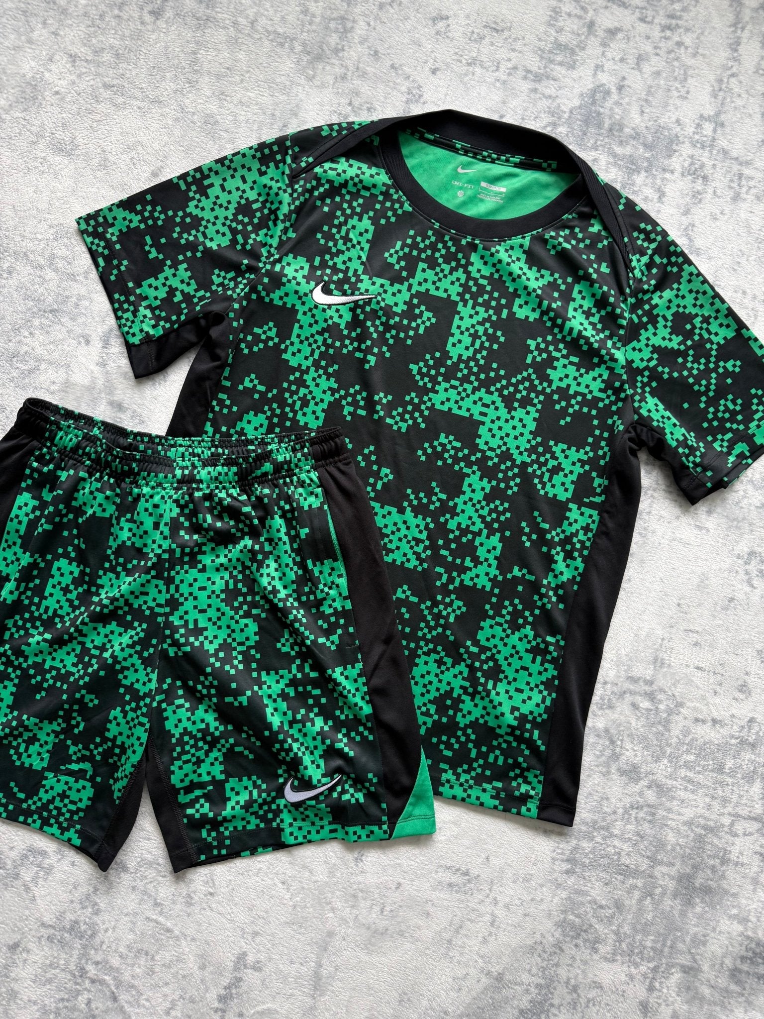 Nike Short Set - L/M - Active Supply