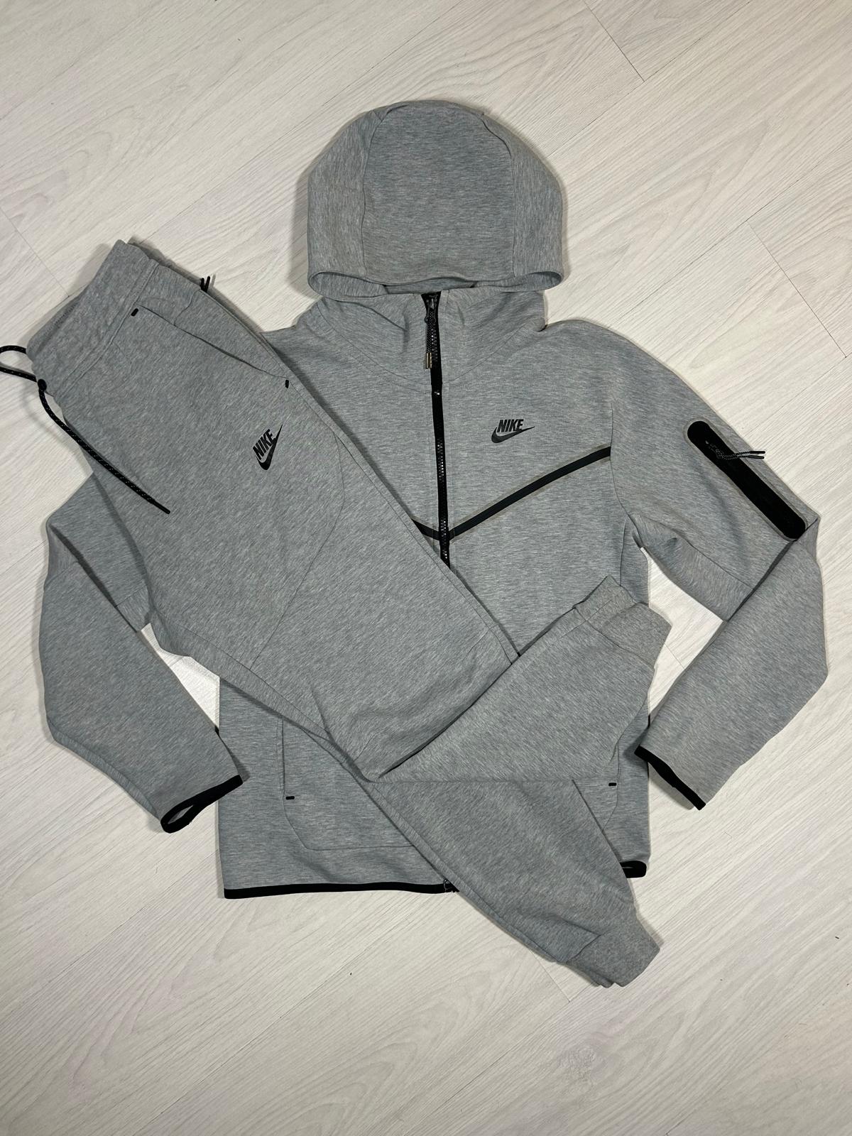 Nike Tech Fleece - S - Active Supply