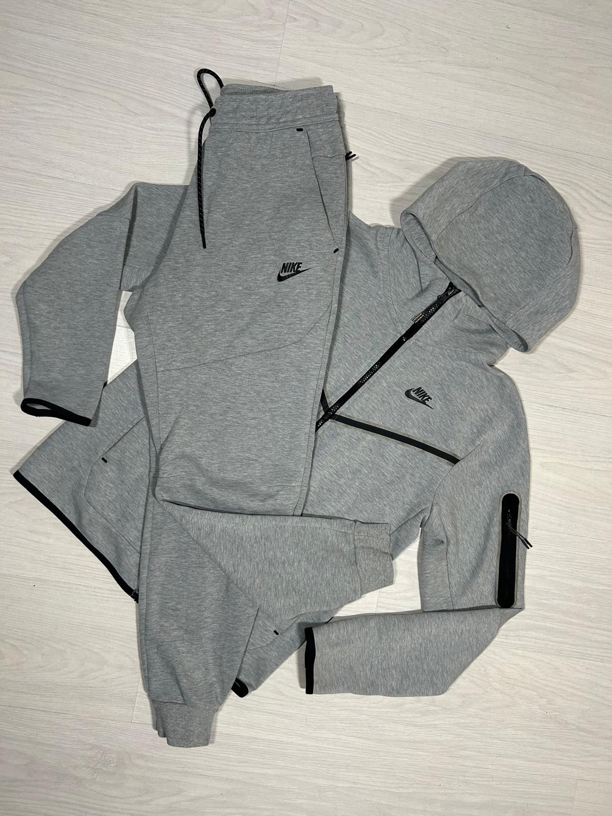 Nike Tech Fleece - S - Active Supply