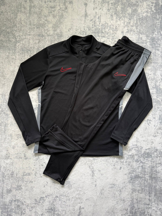 Nike Tracksuit - L/XL - Active Supply