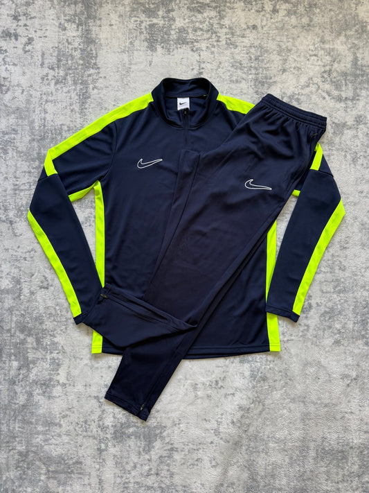 Nike Tracksuit - M - Active Supply