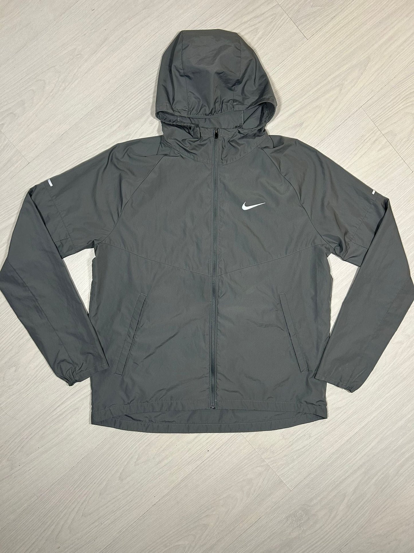 Nike Windrunner - M - Active Supply