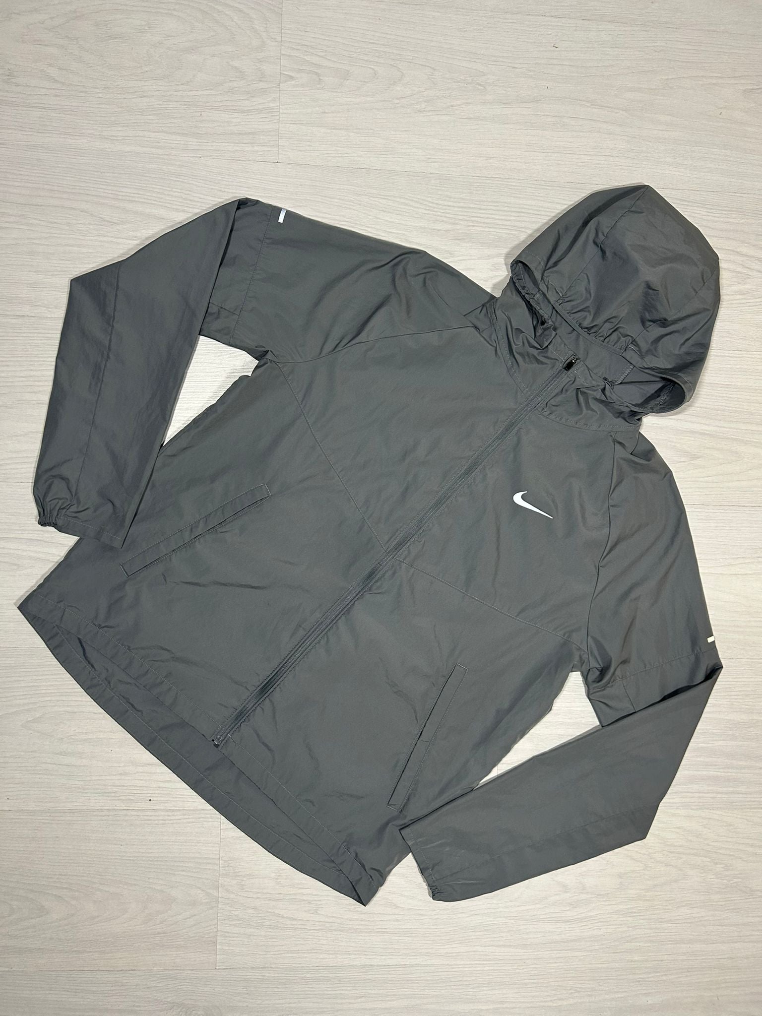 Nike Windrunner - M - Active Supply