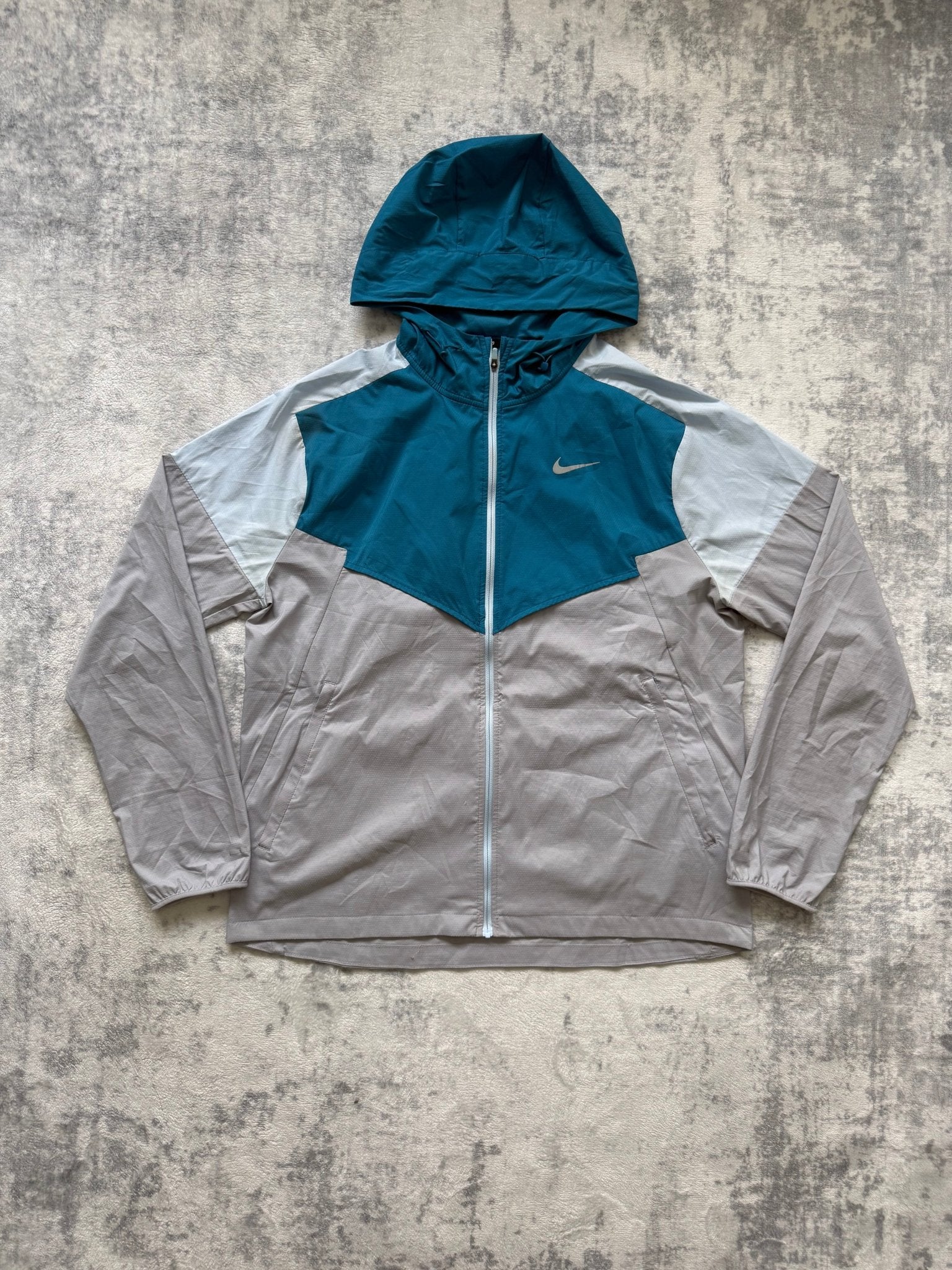 Nike Windrunner - M - Active Supply