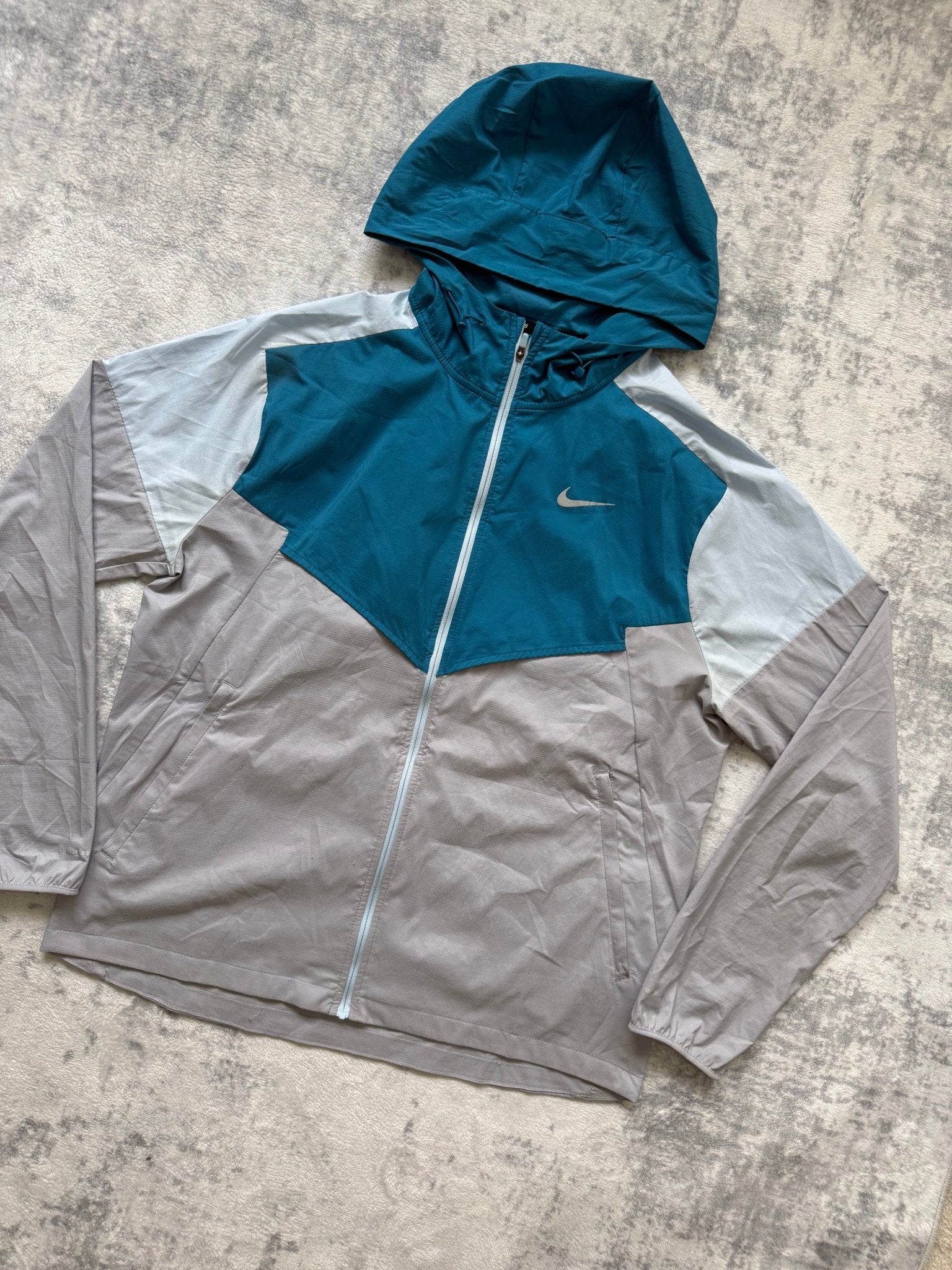 Nike Windrunner - M - Active Supply
