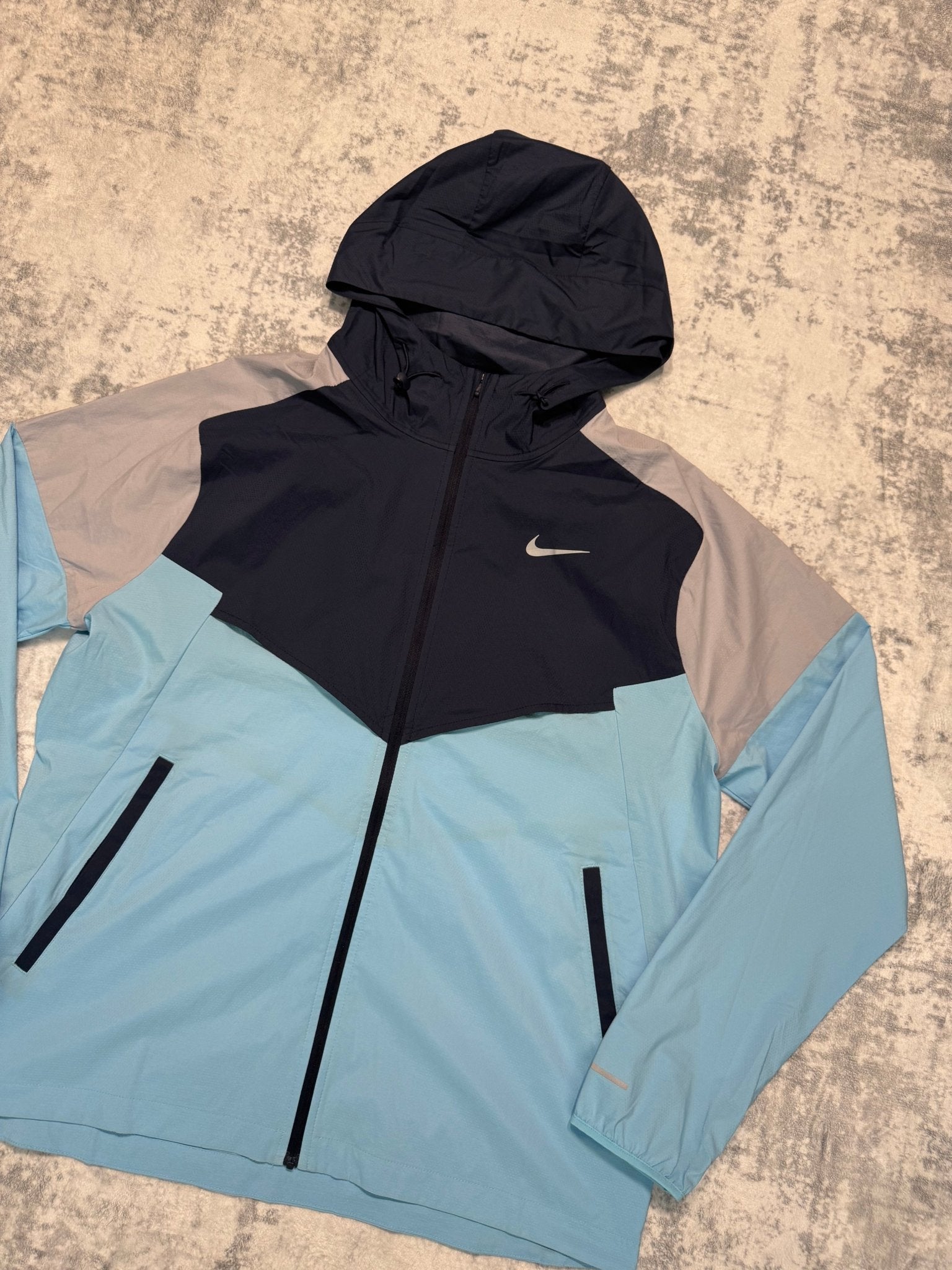 Nike Windrunner - M - Active Supply