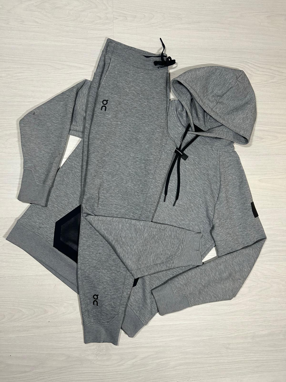 On Cloud Tracksuit - L - Active Supply