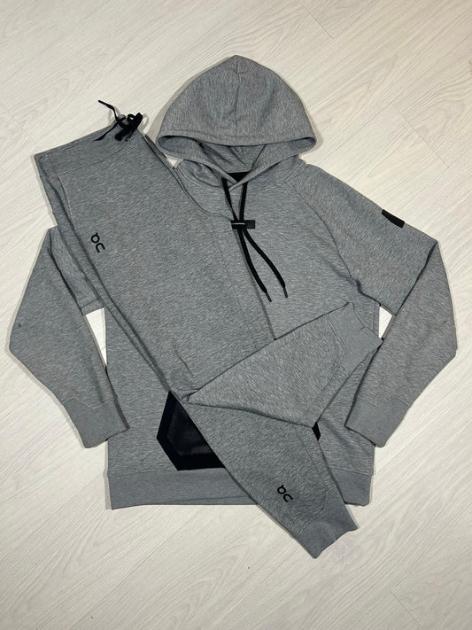 On Cloud Tracksuit - L - Active Supply