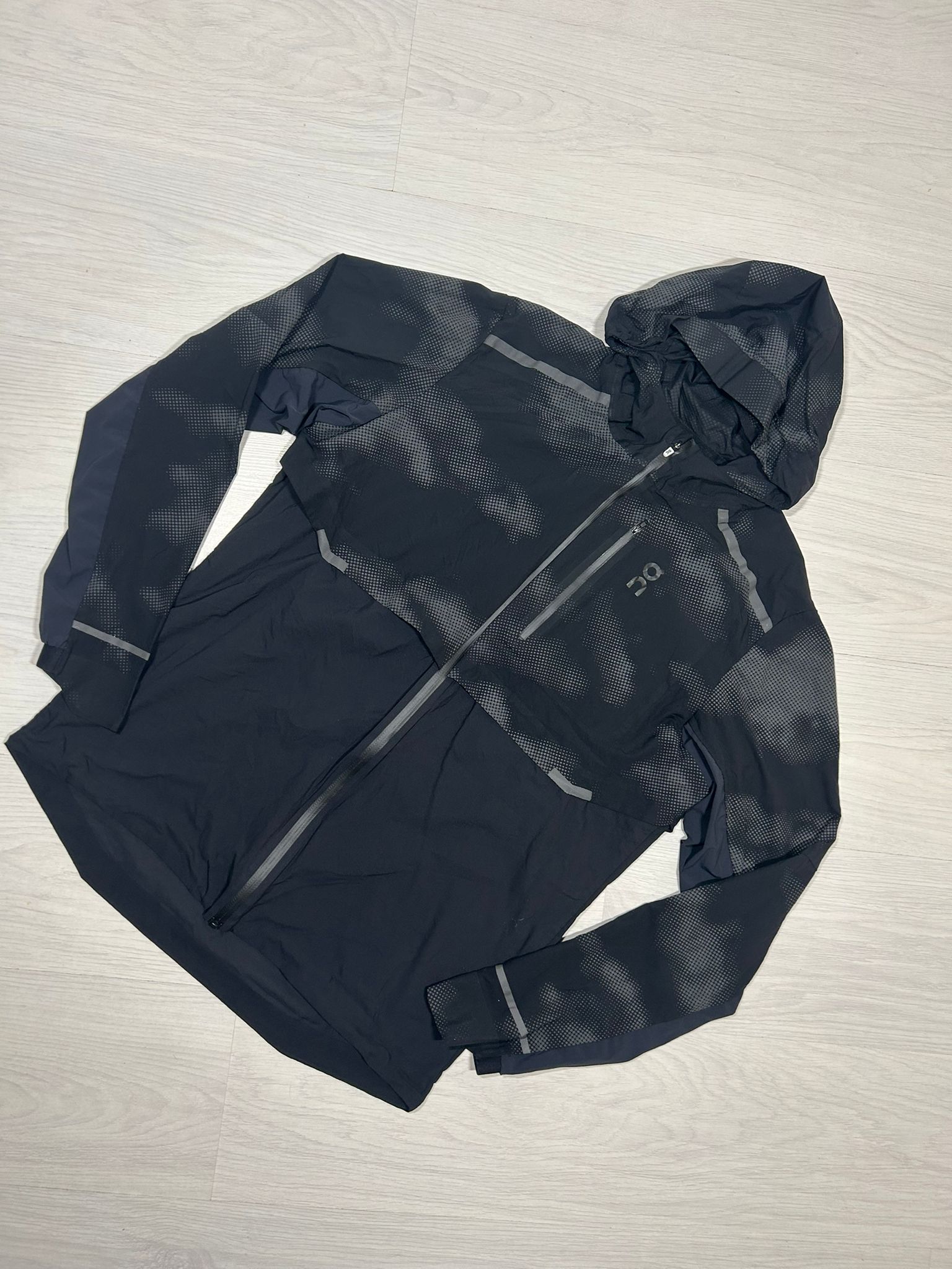 On Running Weather Jacket Lumos - L - Active Supply