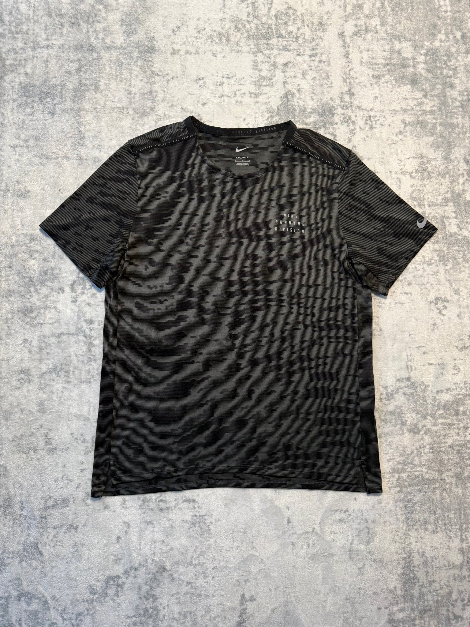 *OUTLET* Nike Running Division T Shirt - L - Active Supply