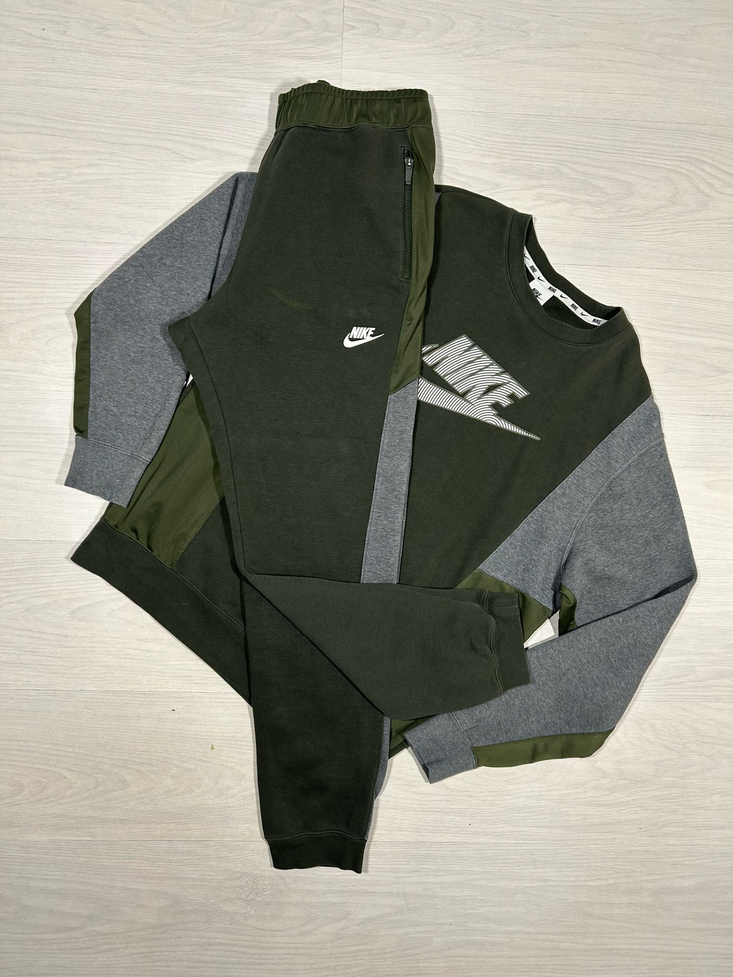 *OUTLET* Nike Tracksuit - M - Active Supply