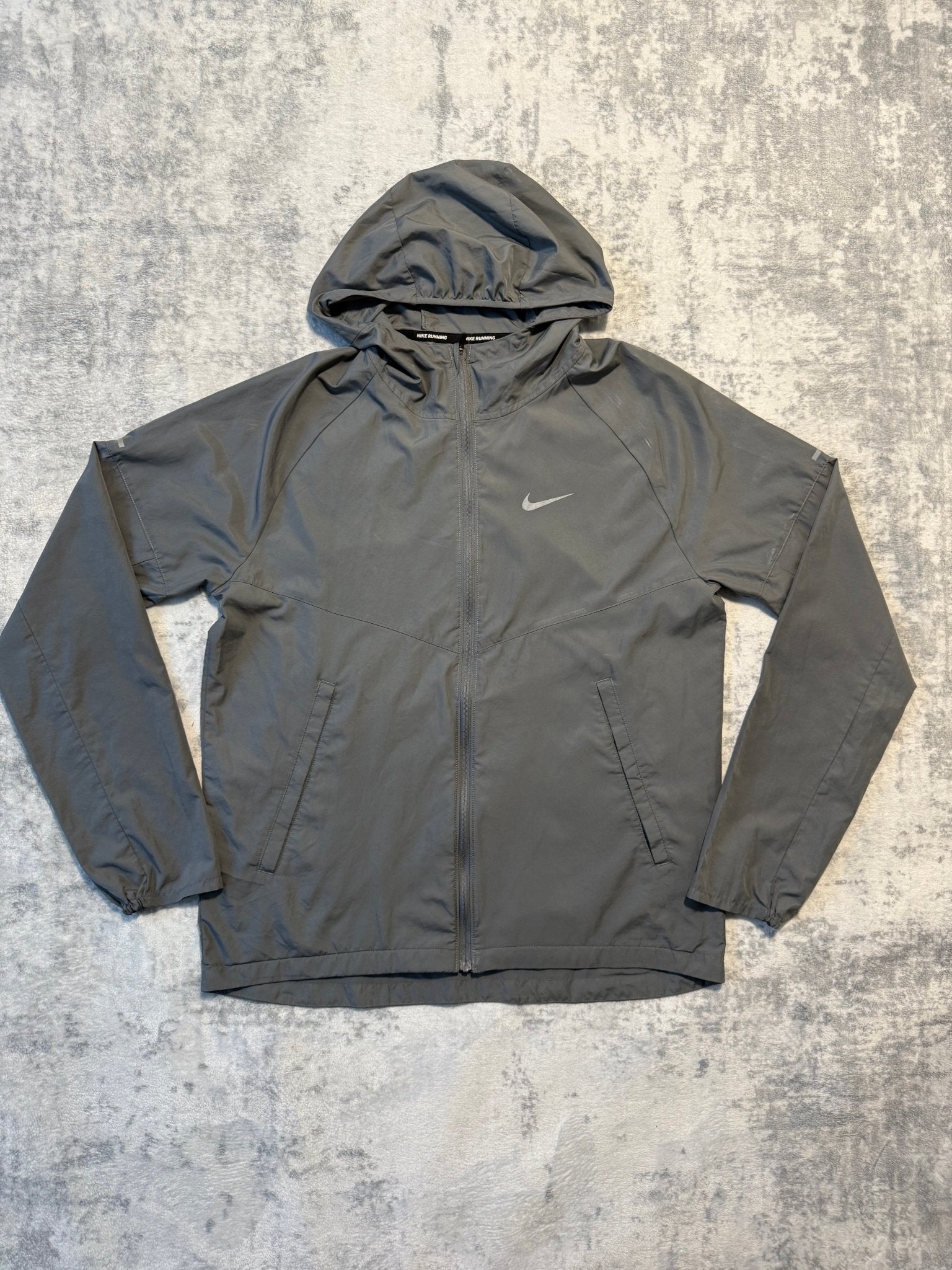 *OUTLET* Nike Windrunner - S - Active Supply