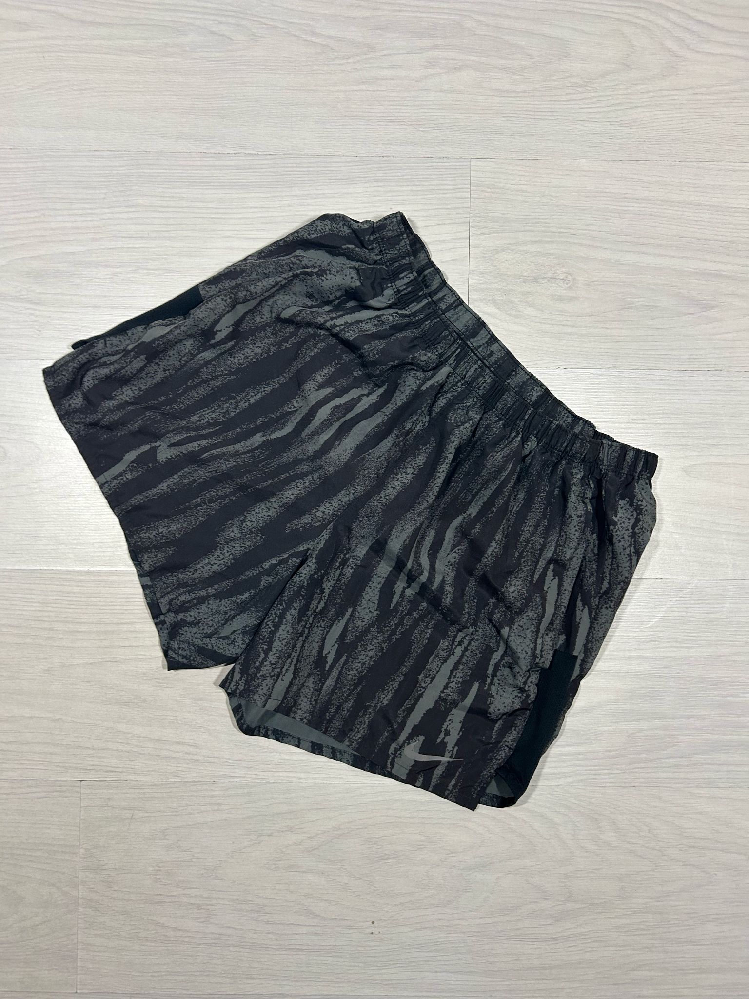 *OUTLET* Nike Zebra Short - M - Active Supply