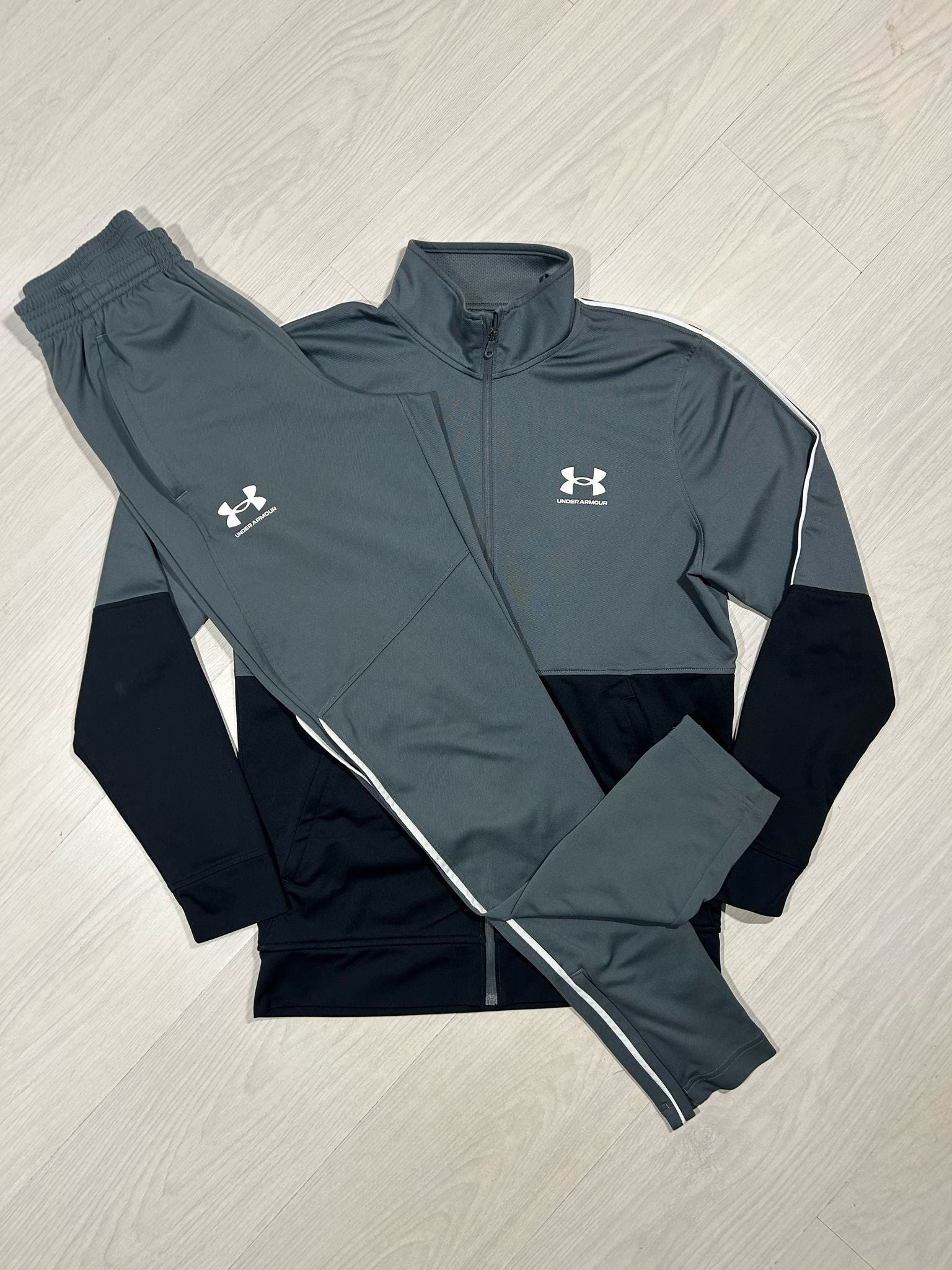 *OUTLET* Under Armour Tracksuit - S - Active Supply
