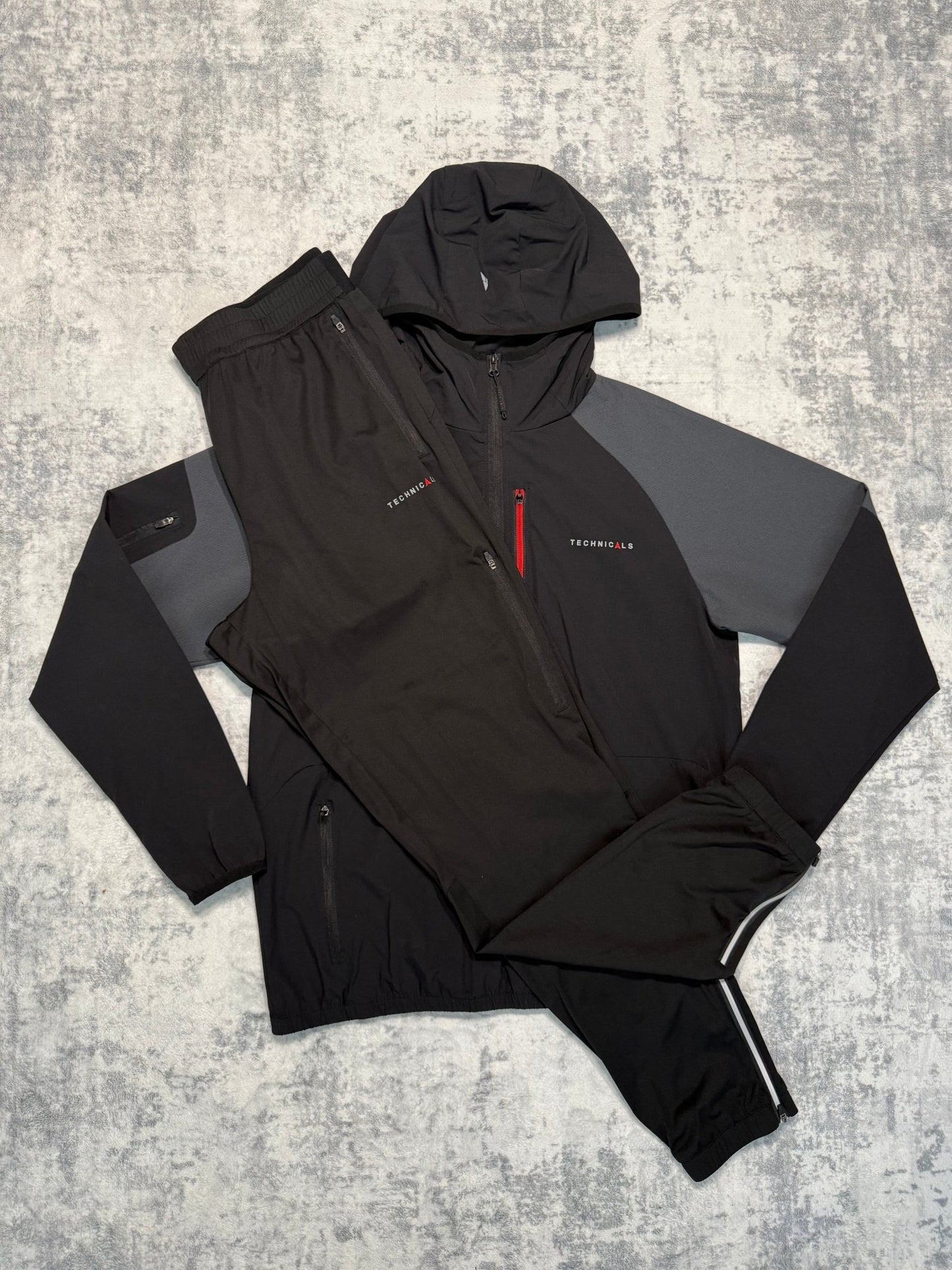 Technicals Tracksuit - M/L - Active Supply