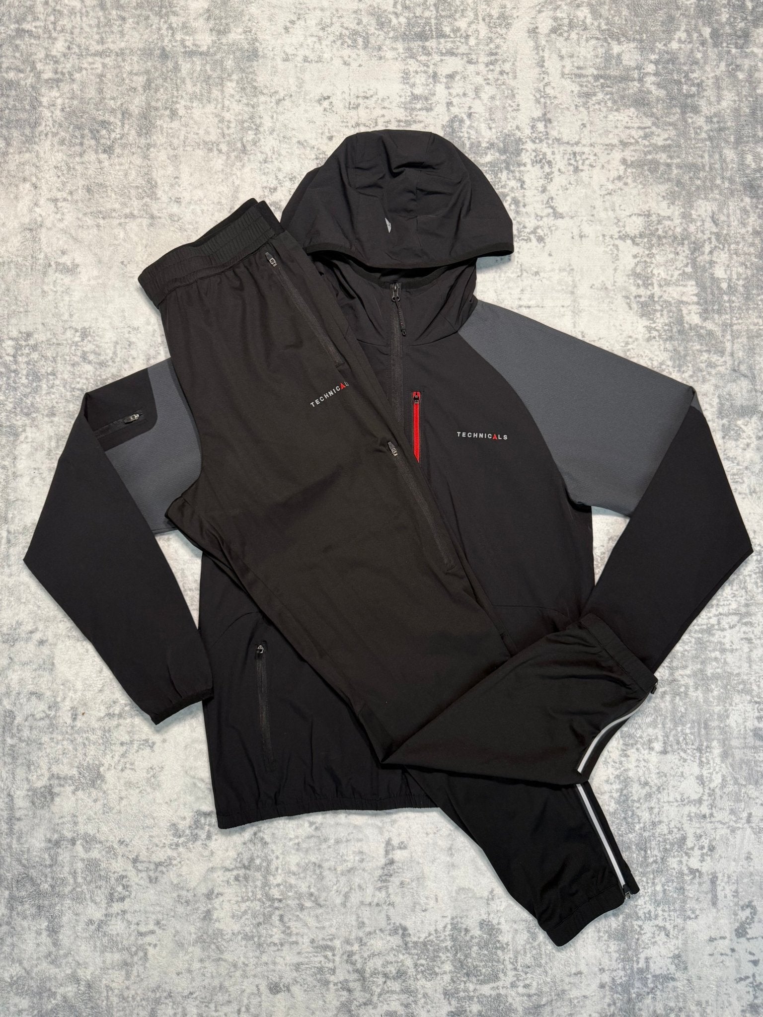 Technicals Tracksuit - M/L - Active Supply