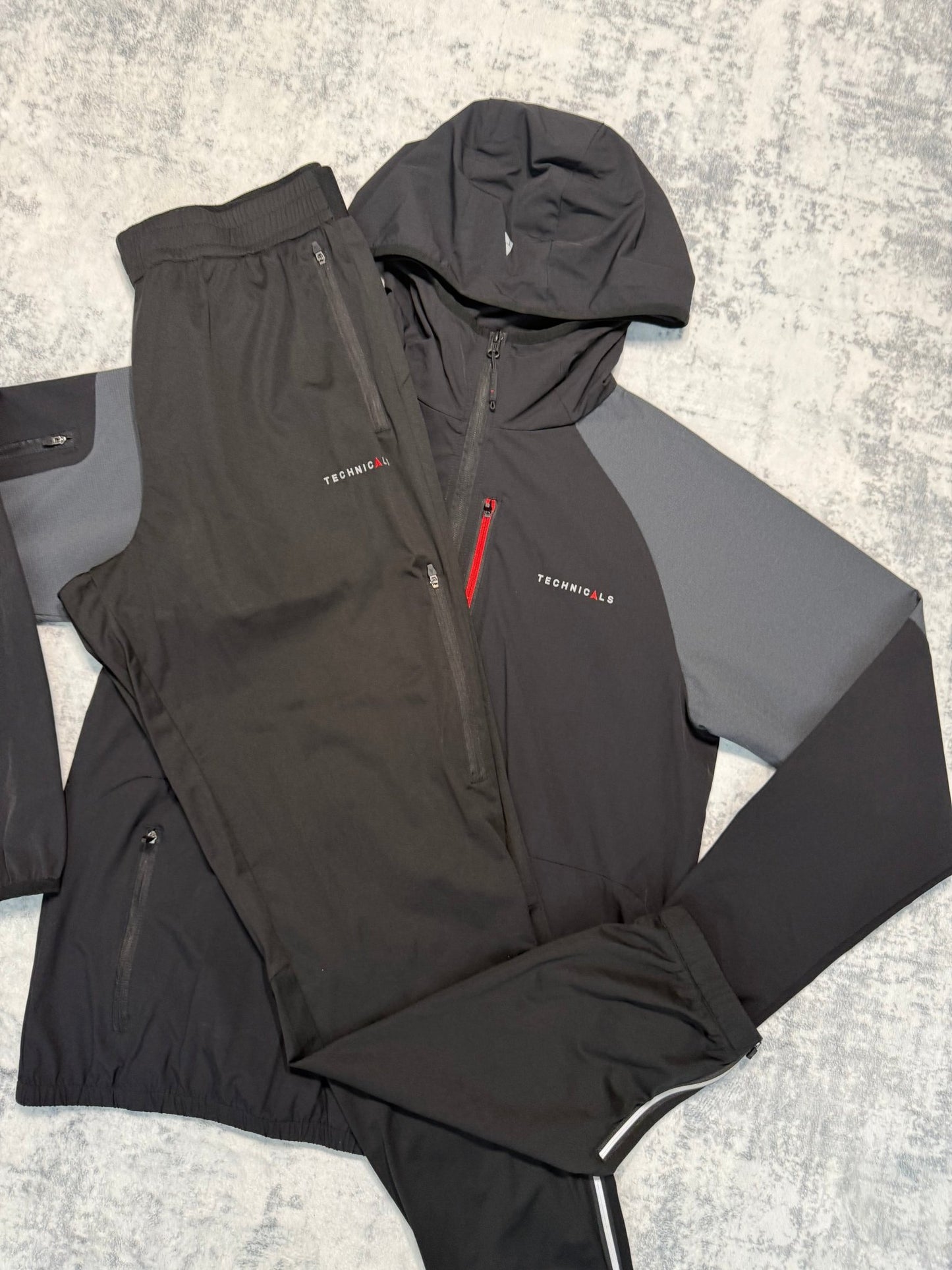 Technicals Tracksuit - M/L - Active Supply