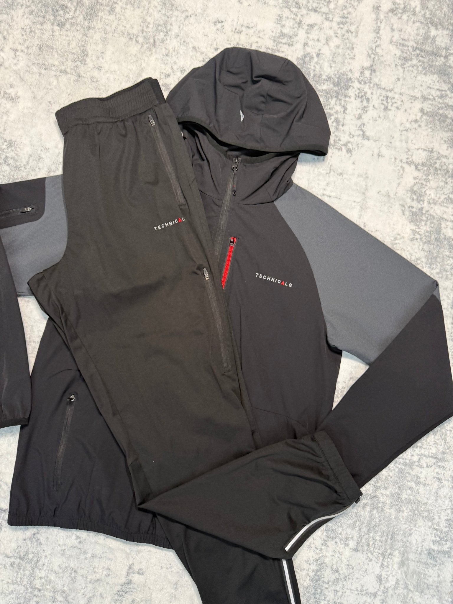 Technicals Tracksuit - M/L - Active Supply
