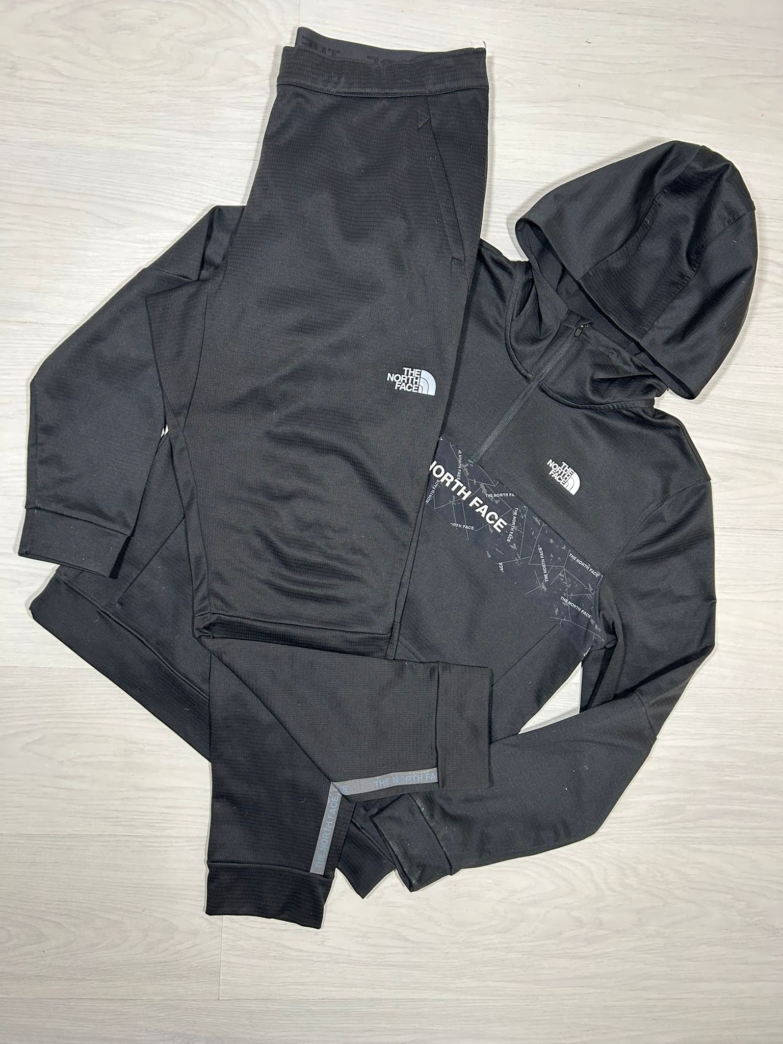 The North Face Tracksuit - M/L - Active Supply