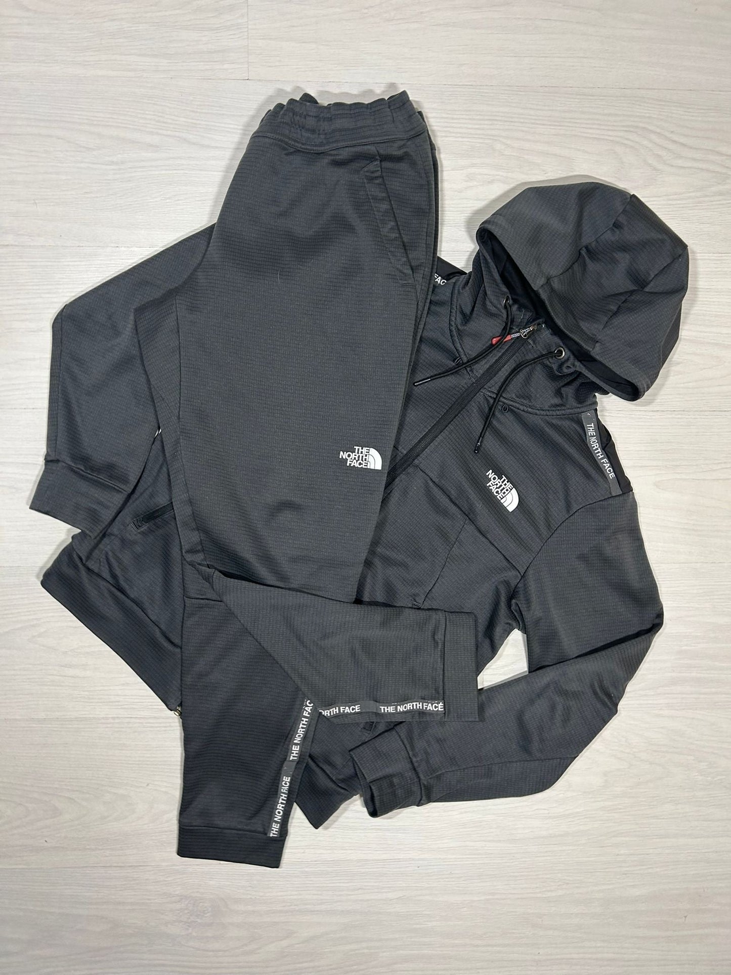 The North Face Tracksuit - M/L - Active Supply